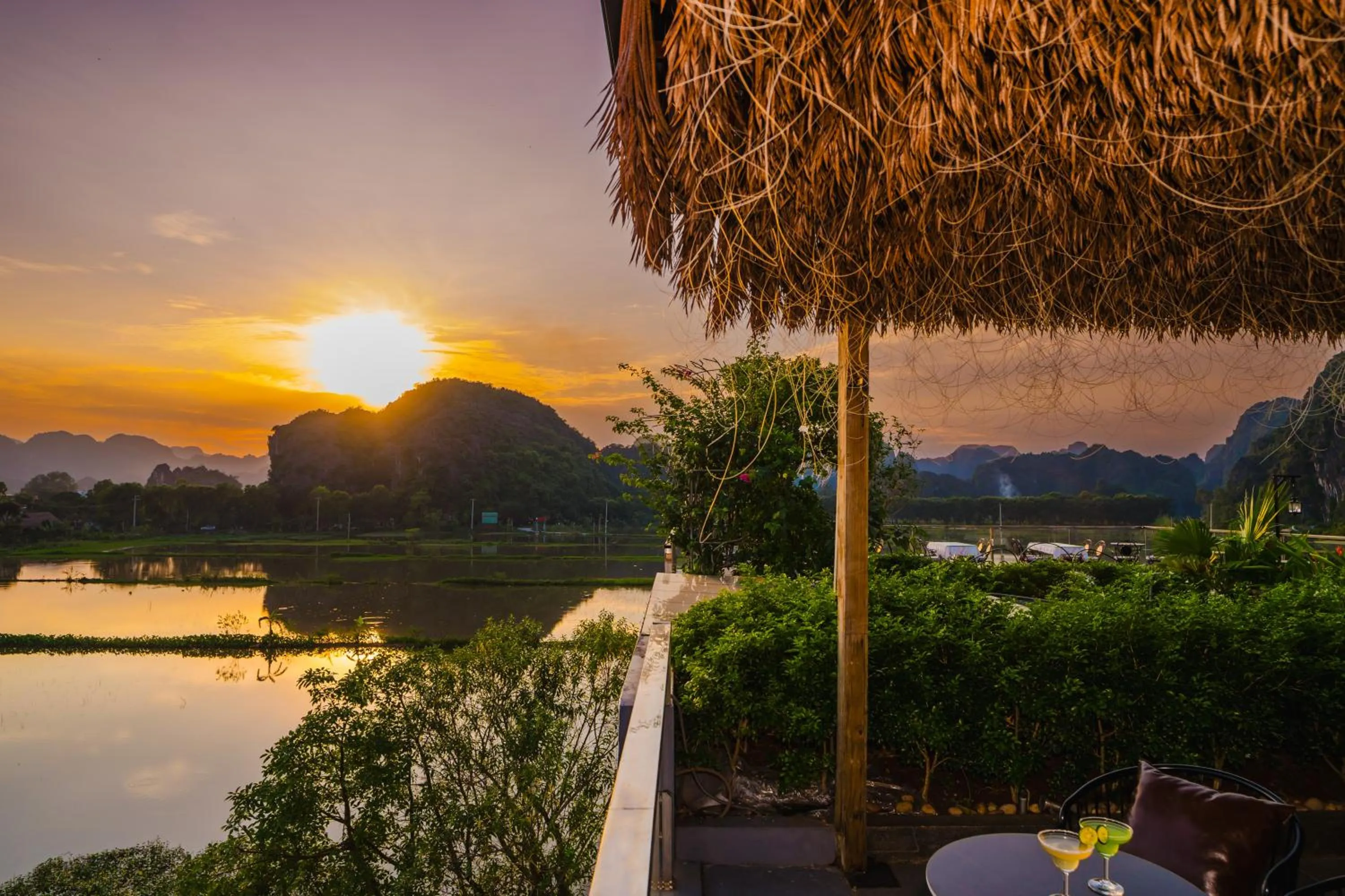 Lounge or bar in Liberty Hall Tam Coc Hotel & Villa