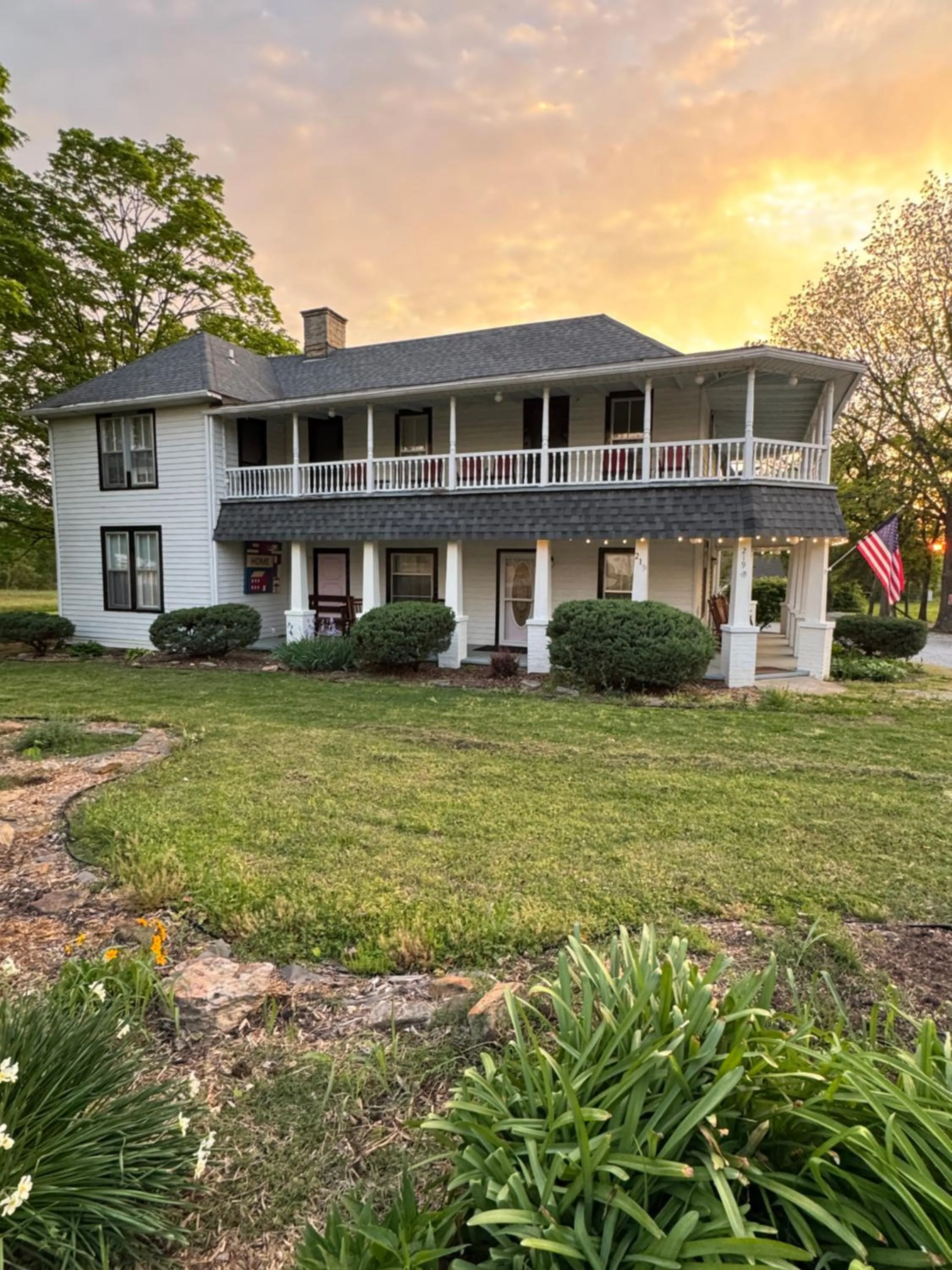 Property building in Ozark Country Inn