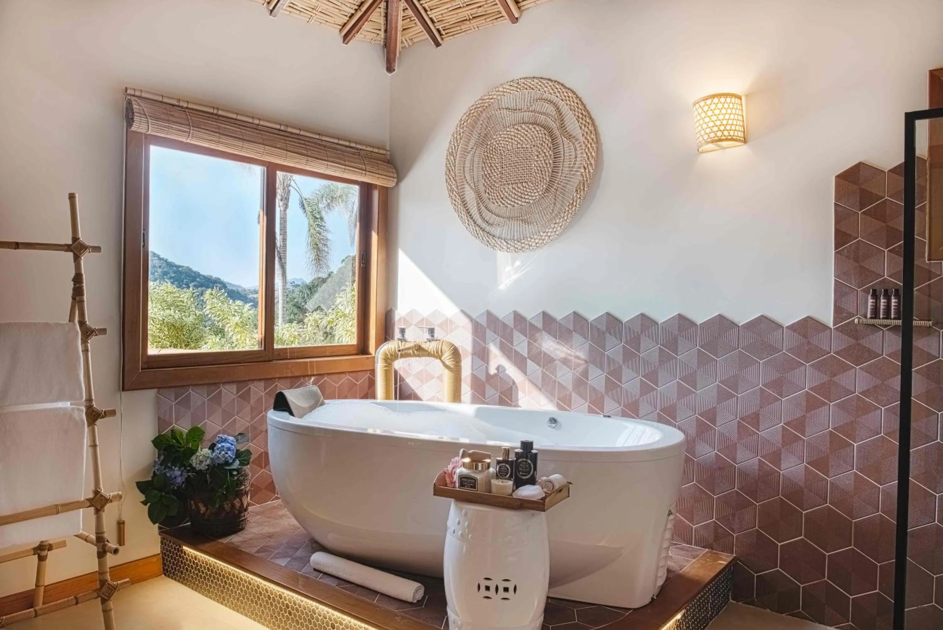 Bath in Embaúba Boutique Hotel