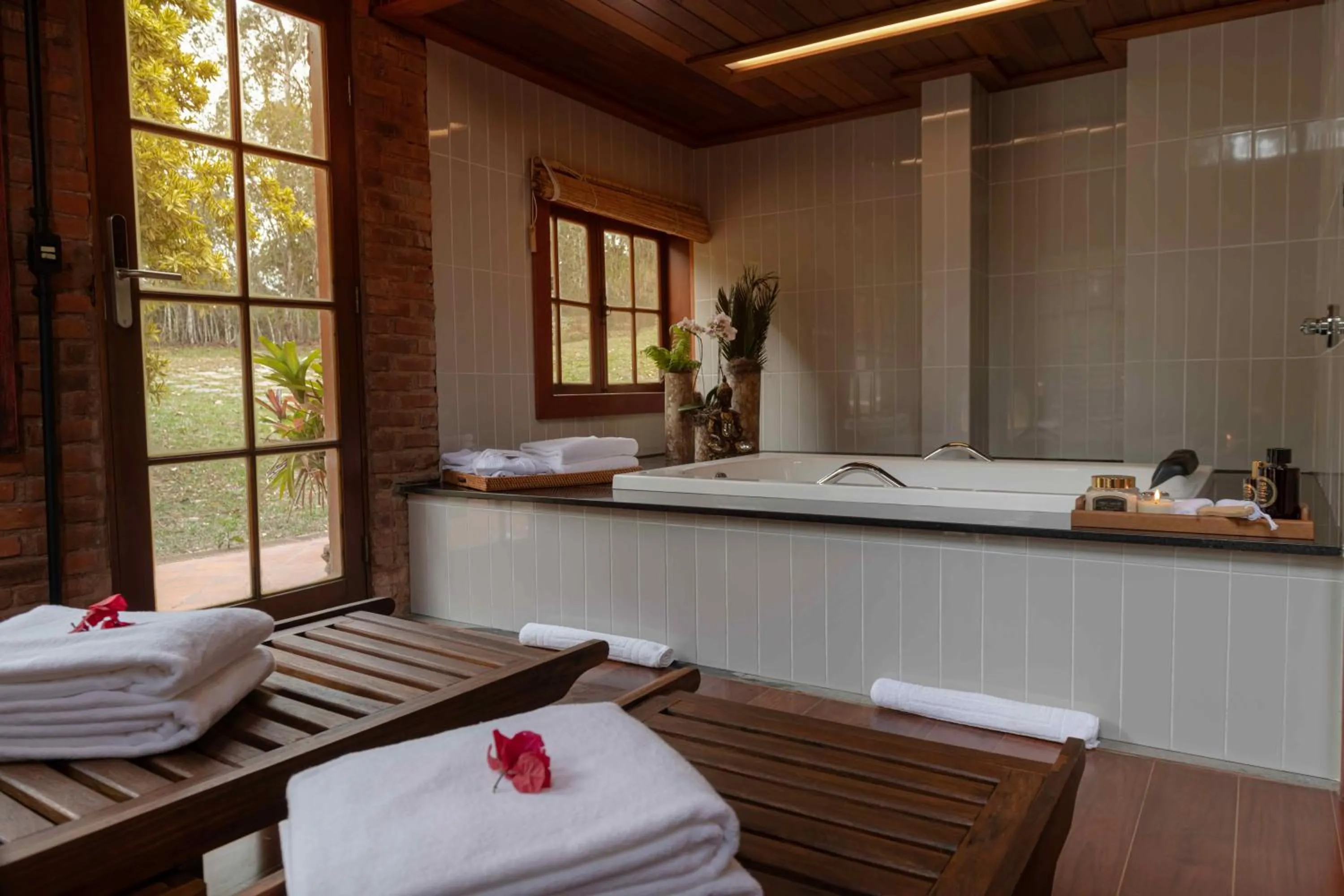 Hot Tub in Embaúba Boutique Hotel