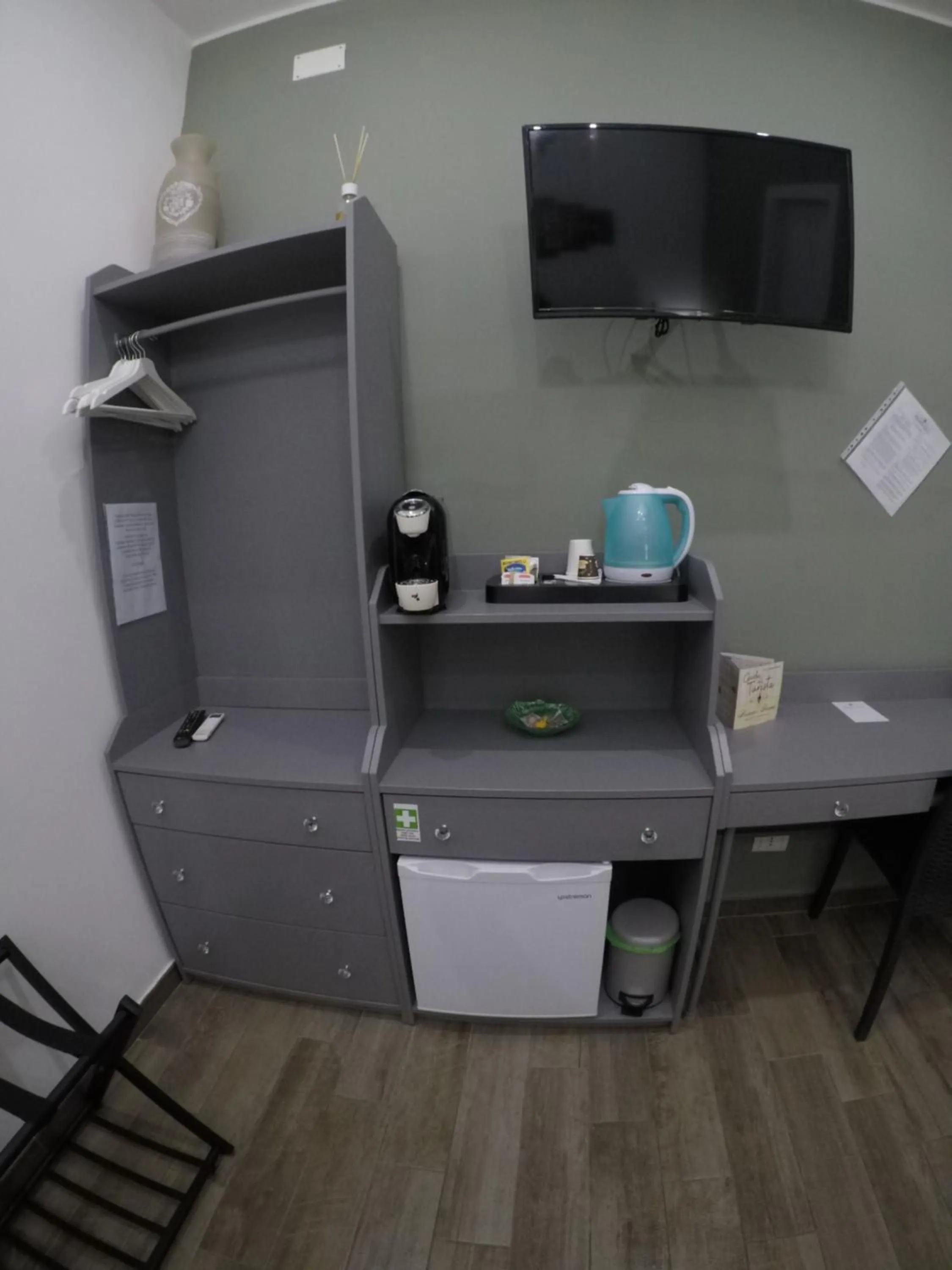 Coffee/tea facilities in Karina's Rooms