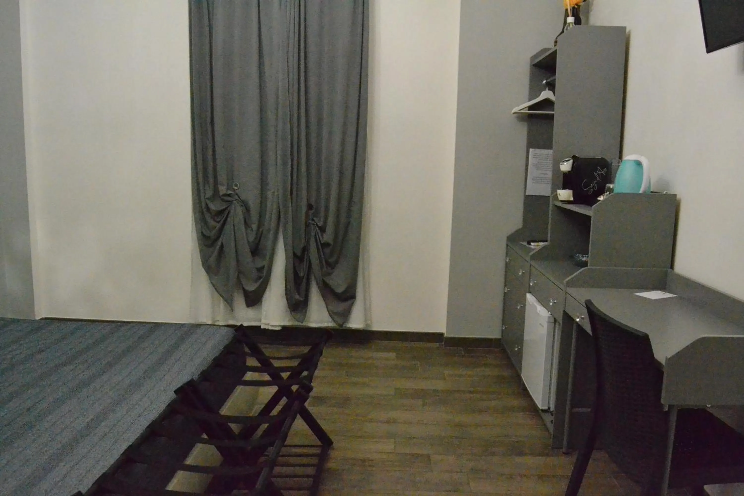 TV and multimedia, TV/Entertainment Center in Karina's Rooms