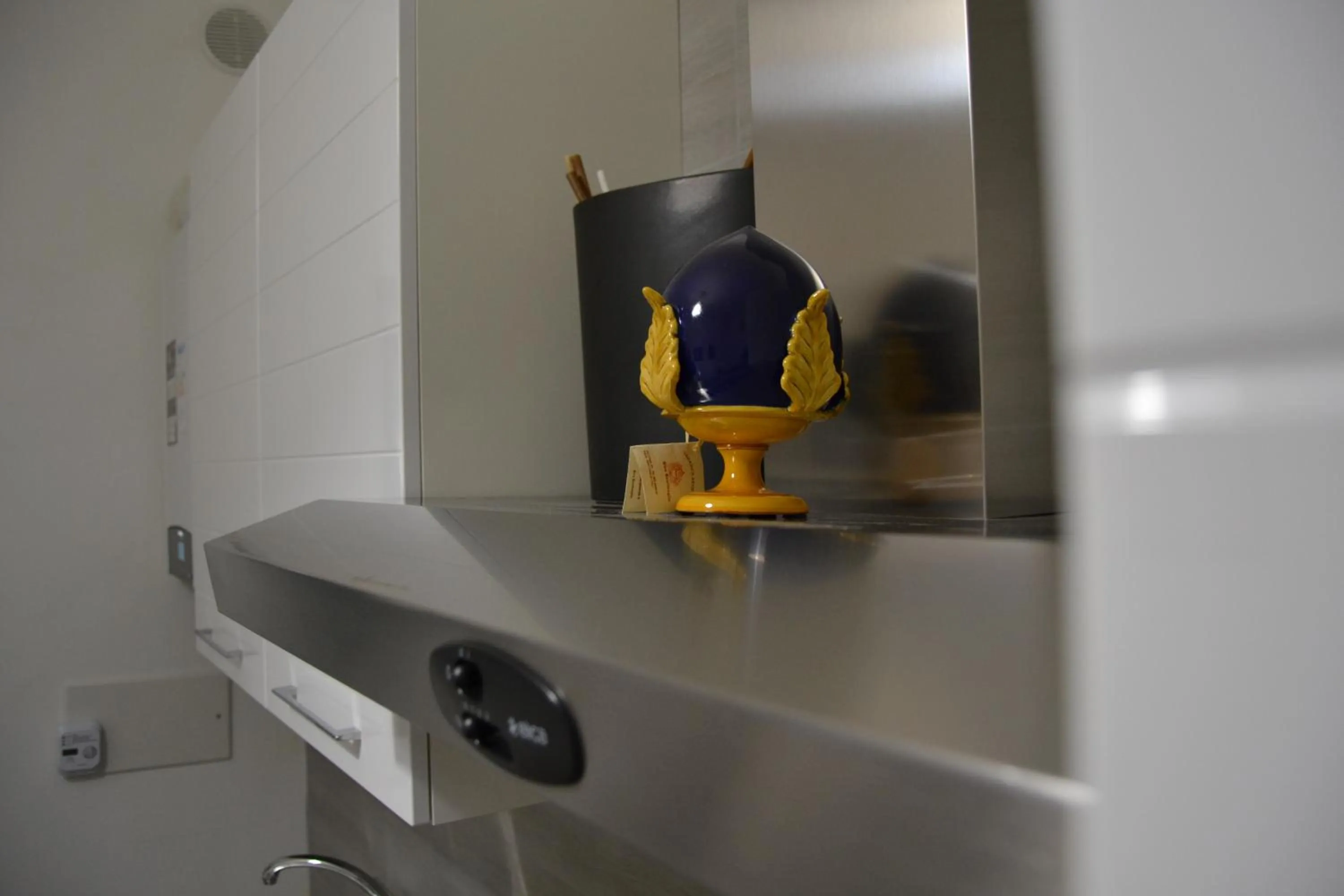 Kitchen or kitchenette, Kitchen/Kitchenette in Karina's Rooms