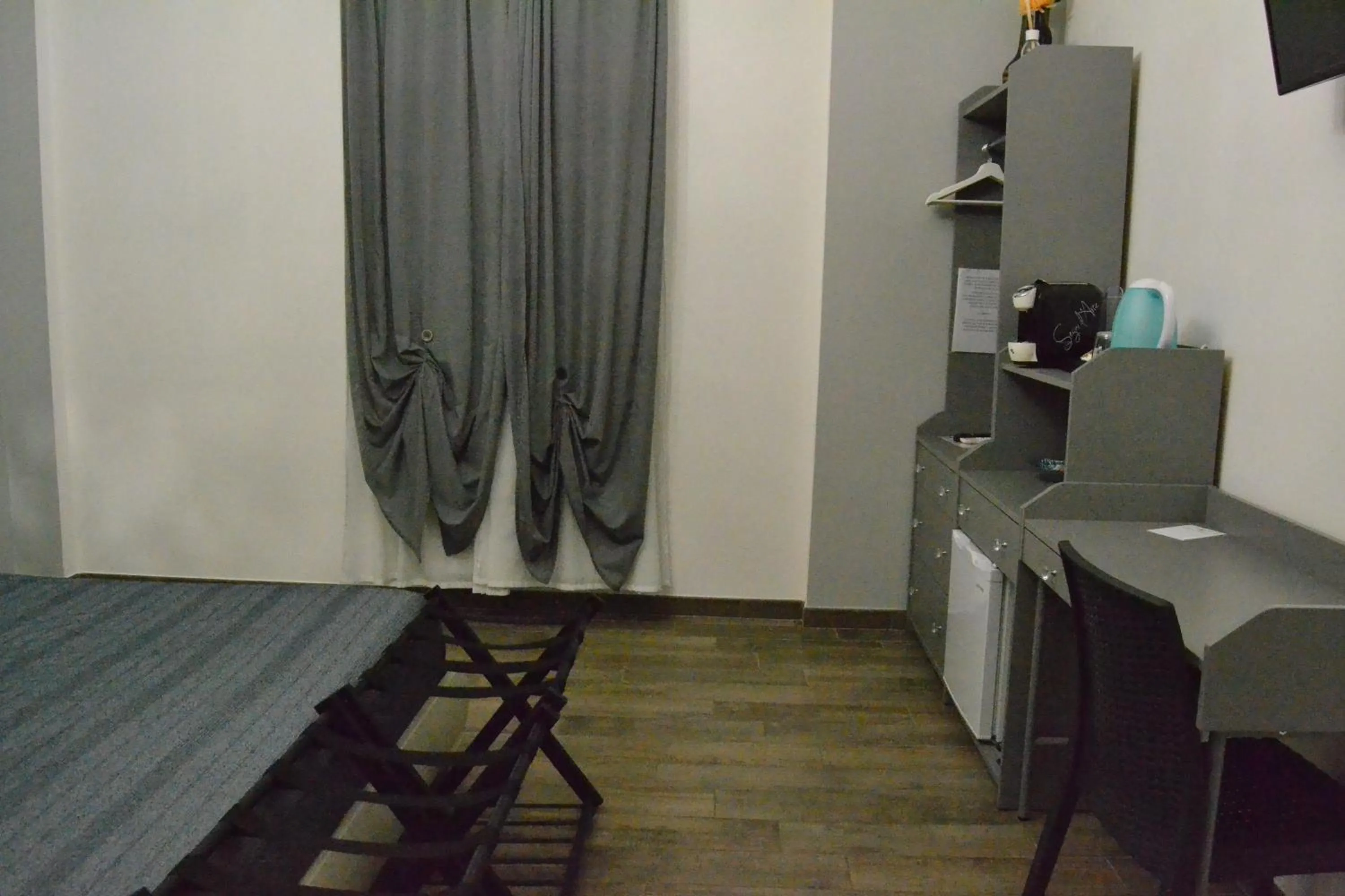 TV and multimedia, TV/Entertainment Center in Karina's Rooms