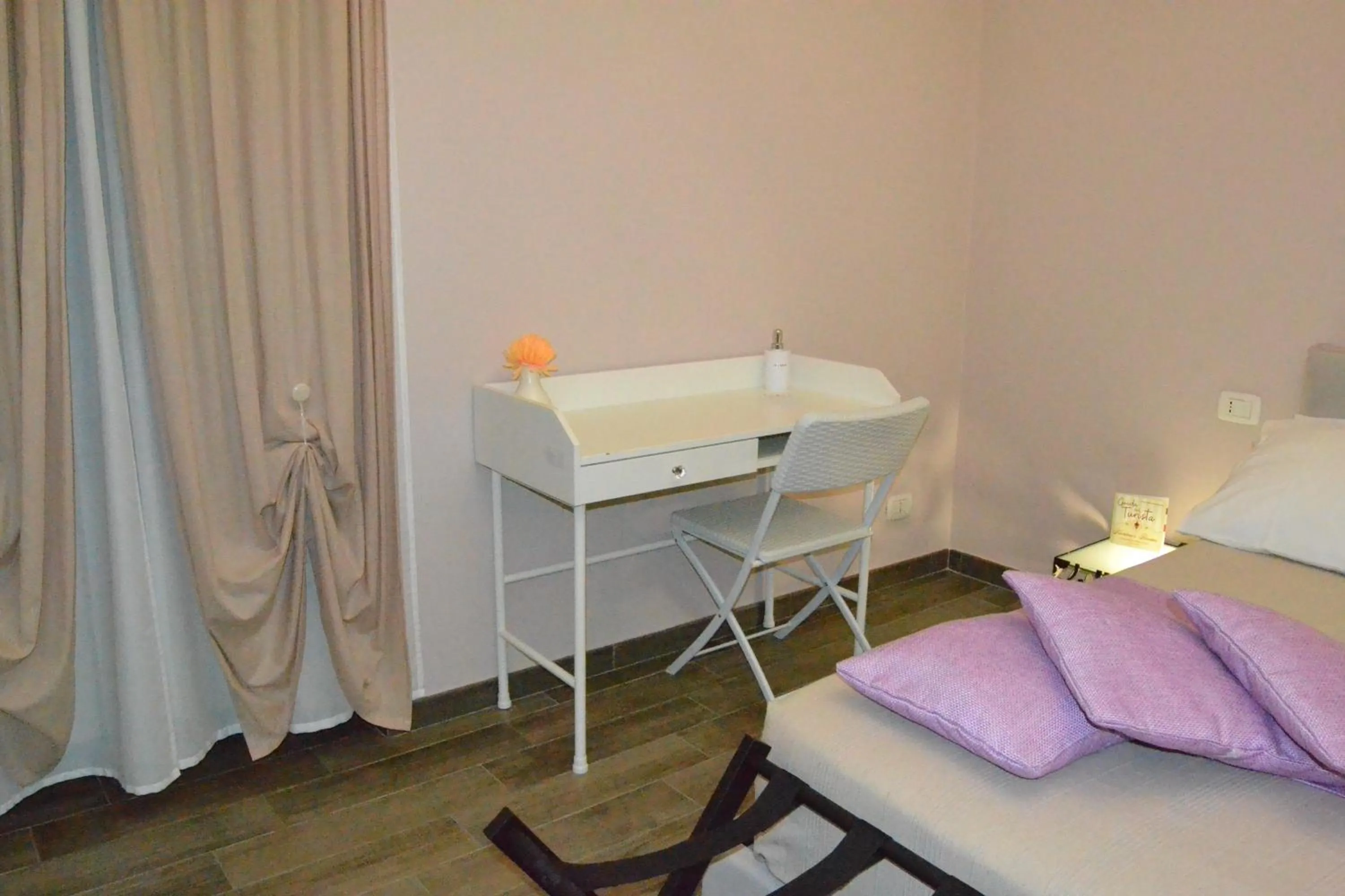 Photo of the whole room in Karina's Rooms