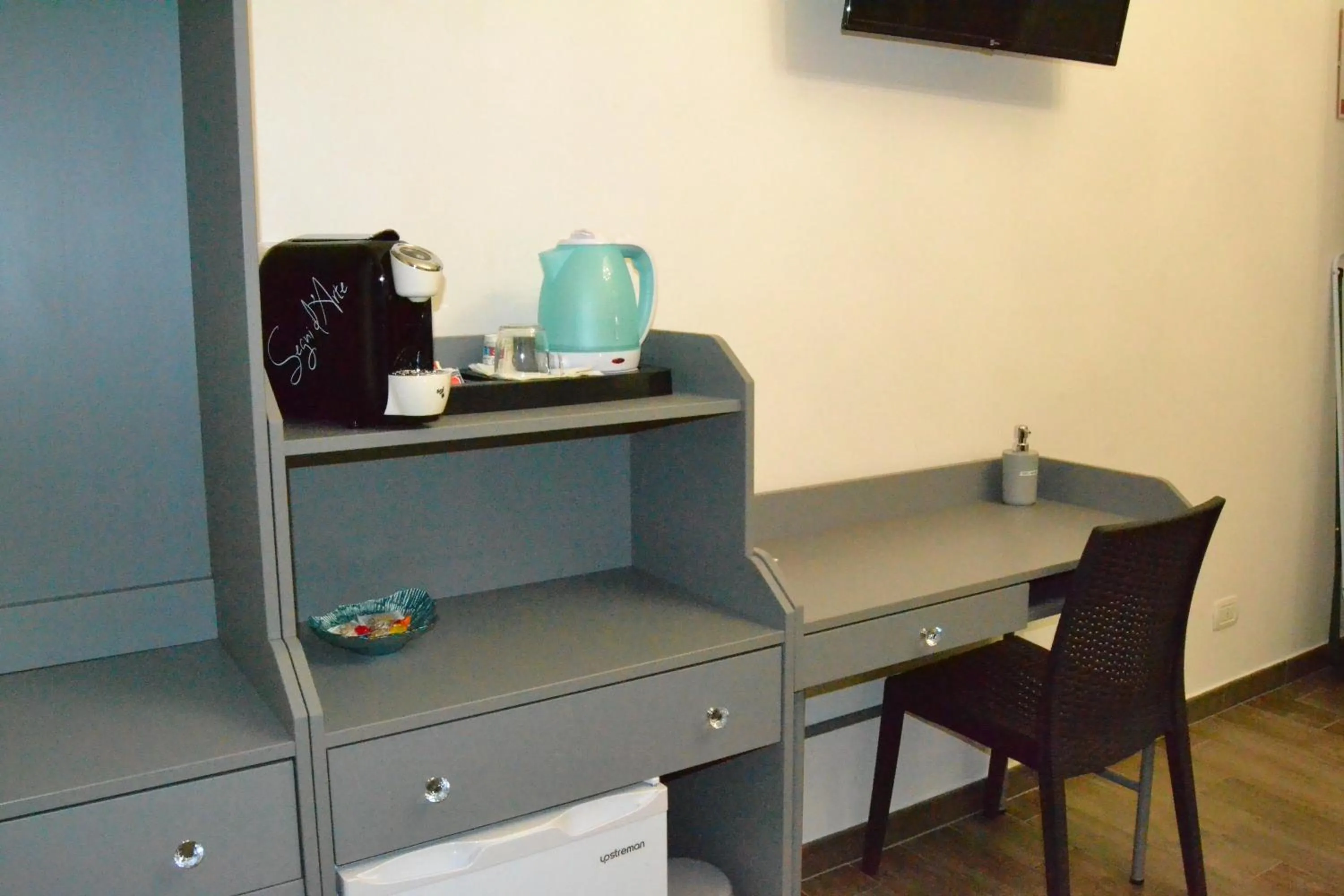 minibar, TV/Entertainment Center in Karina's Rooms