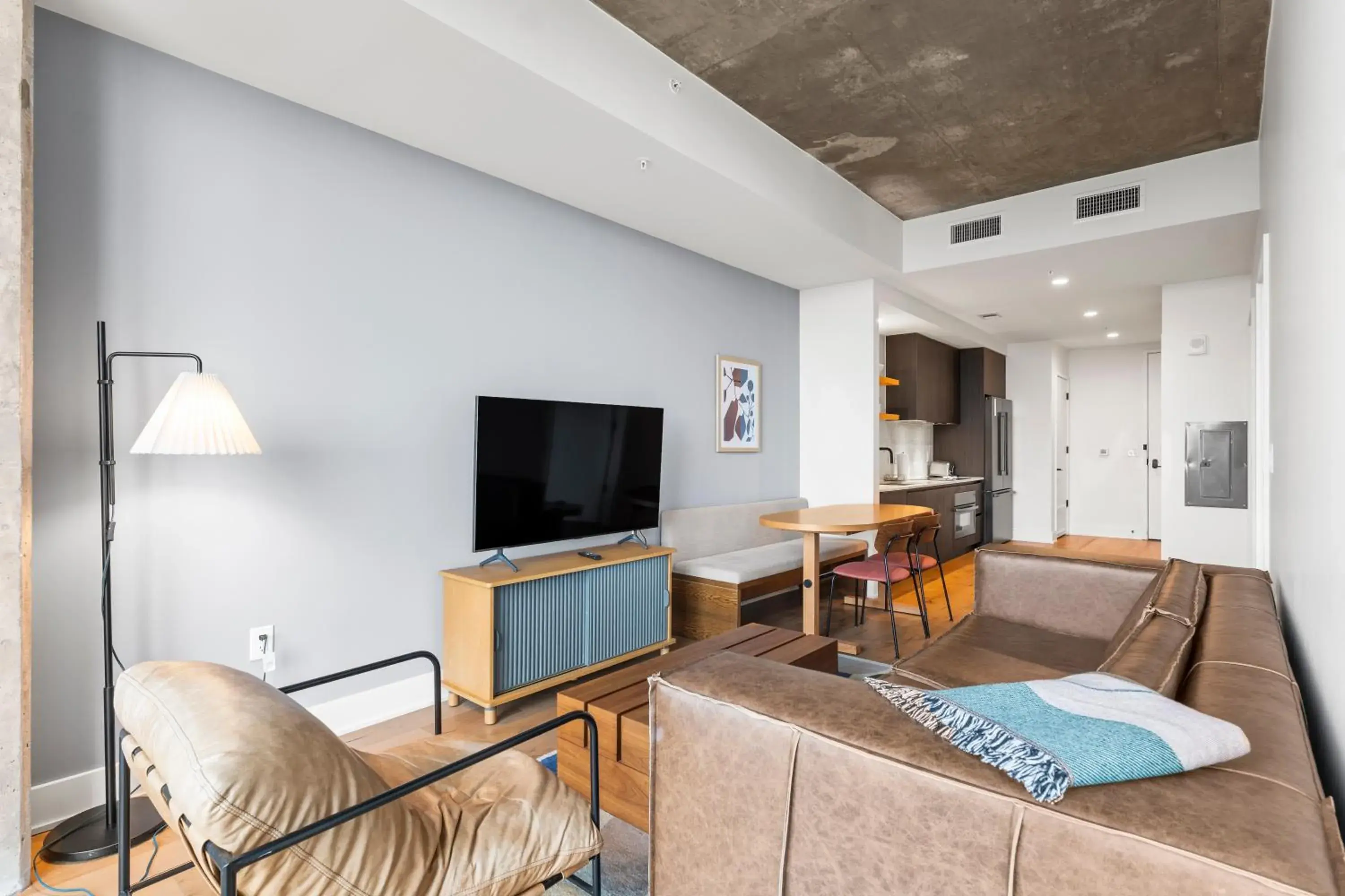 King Suite with Balcony in Austin Condo Hotel King Suite with Balcony in Austin Condo Hotel