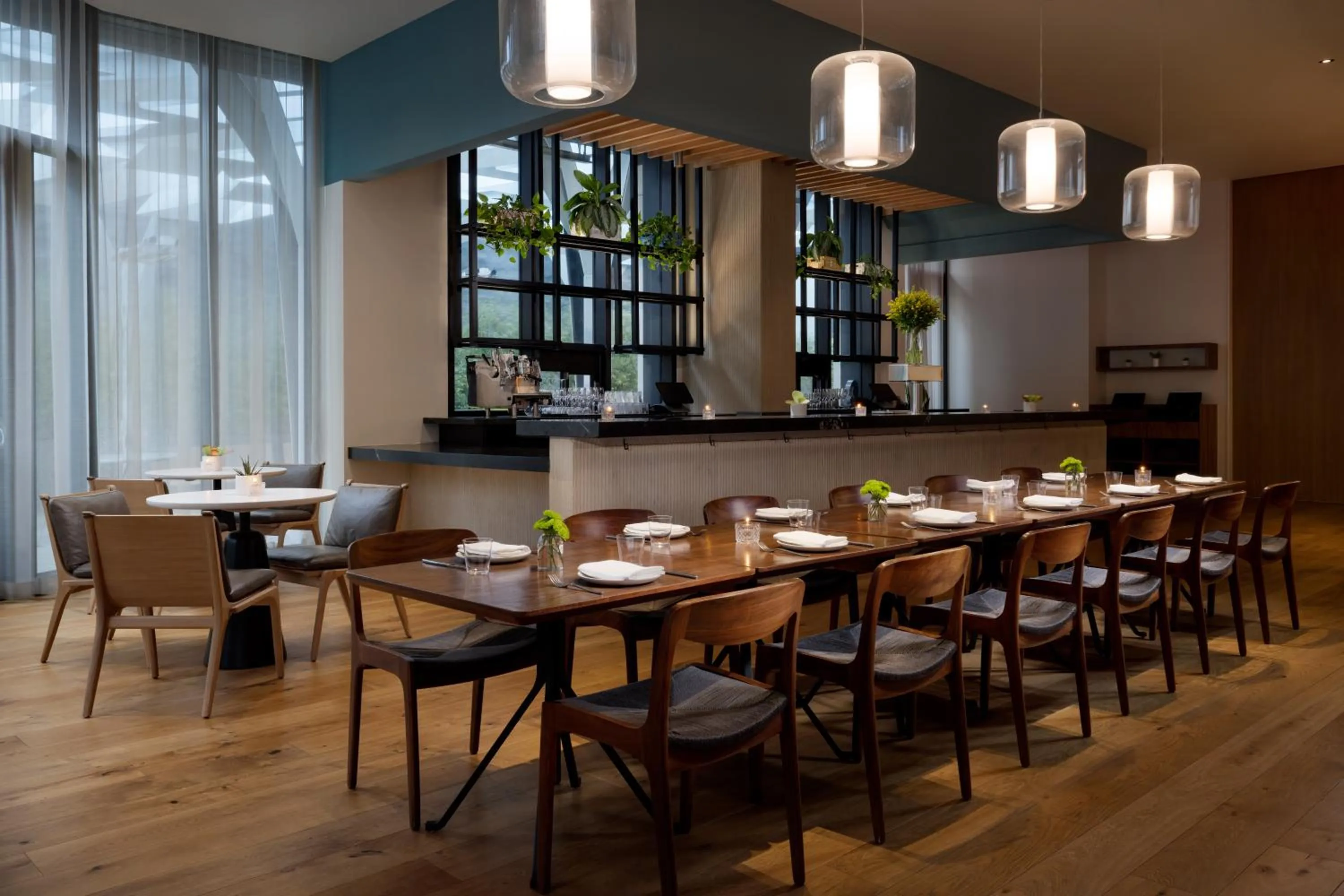 Food and drinks in Timbri Hotel San Francisco, Curio Collection by Hilton