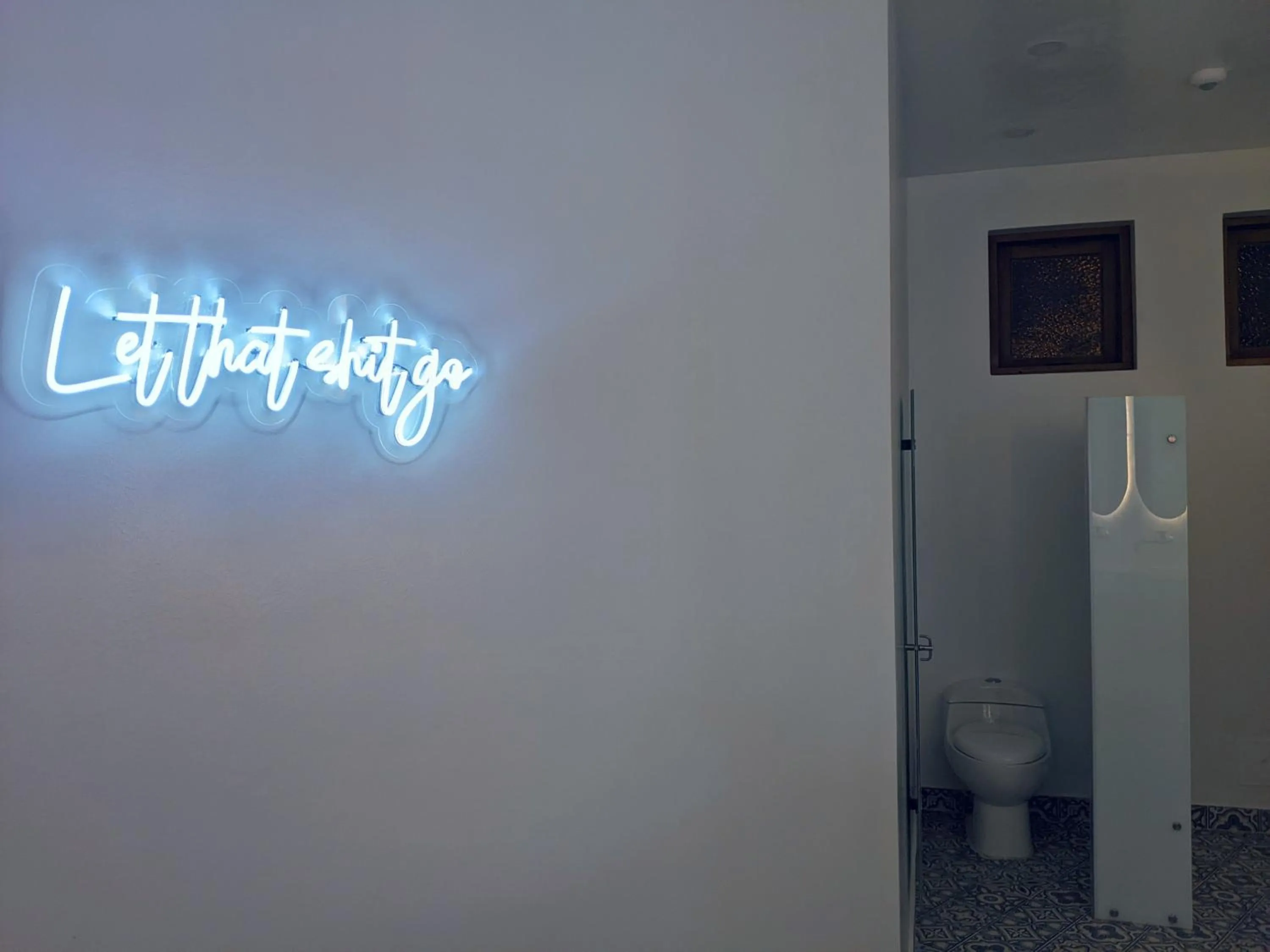 Public Bath in OFF HOSTEL