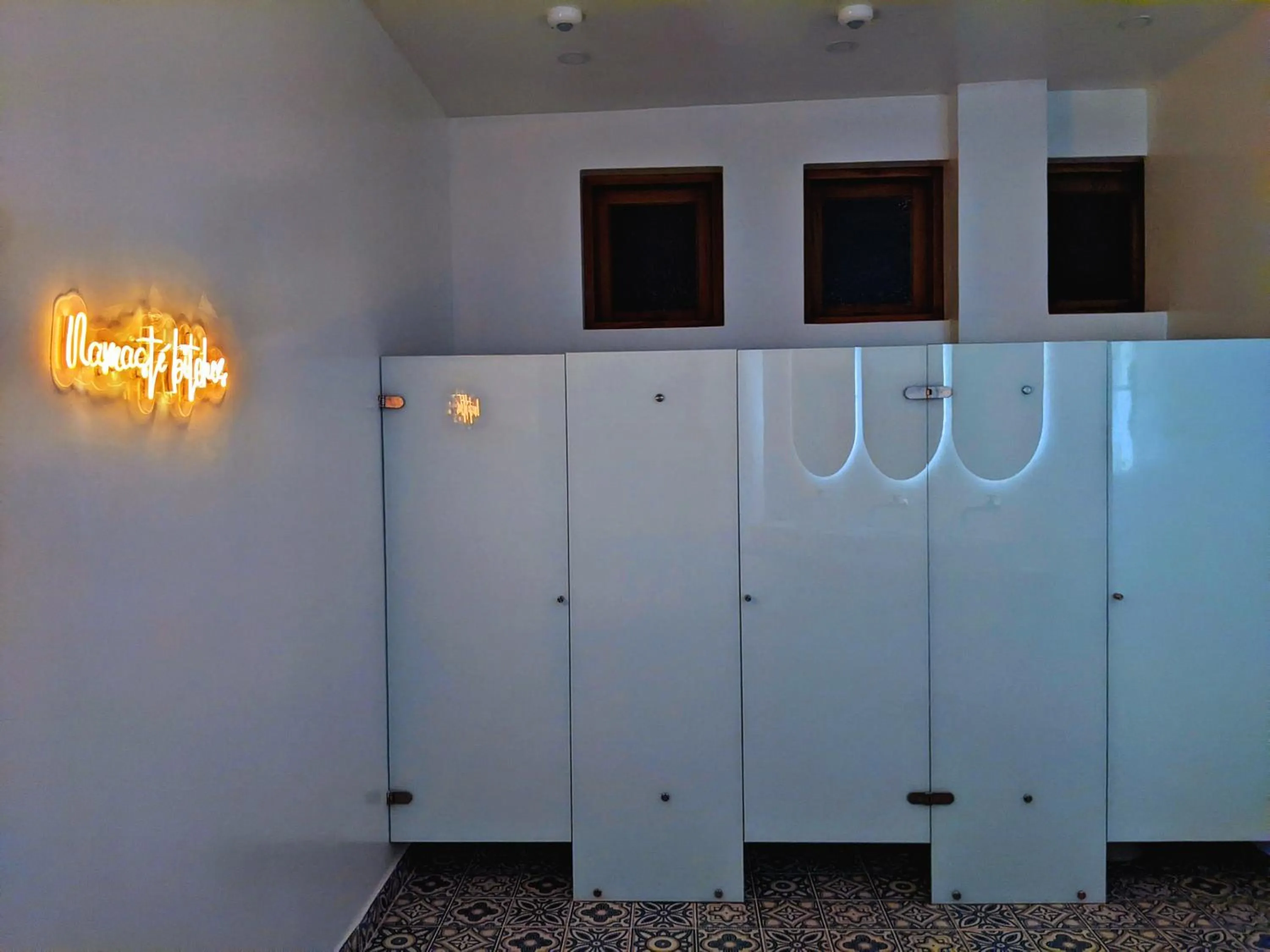 Public Bath, Bathroom in OFF HOSTEL