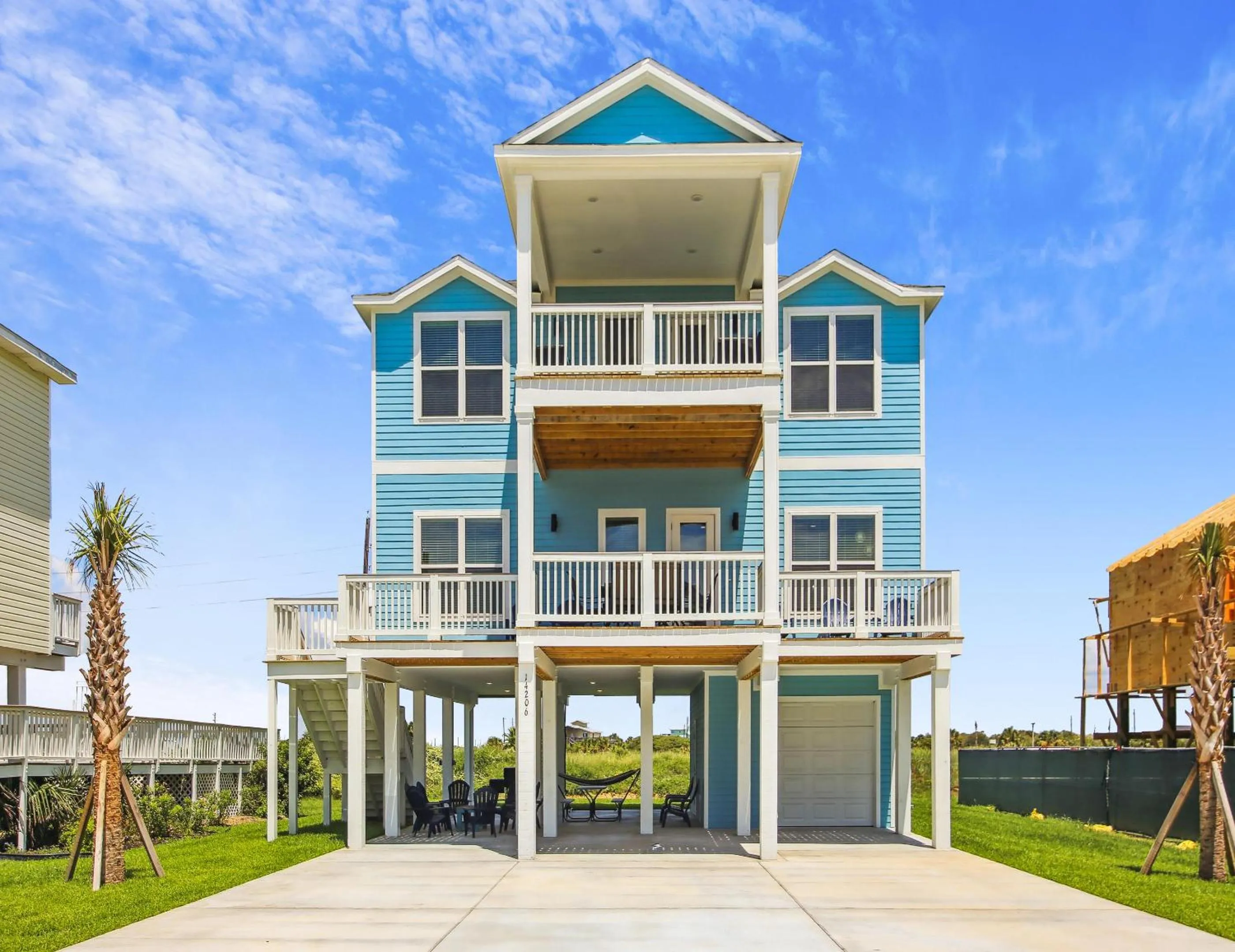 Property building in Pearl of the Sea