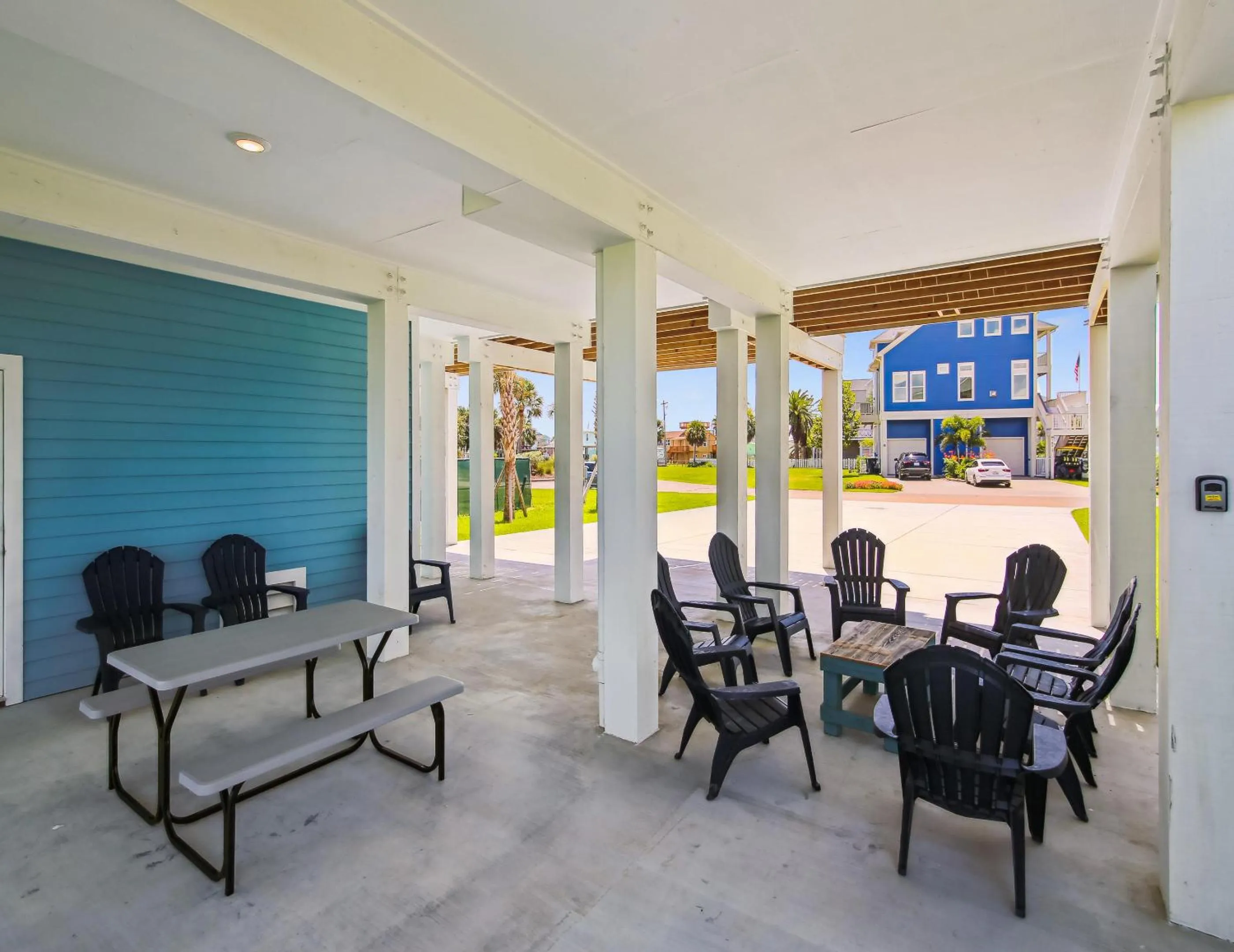 Property building in Pearl of the Sea