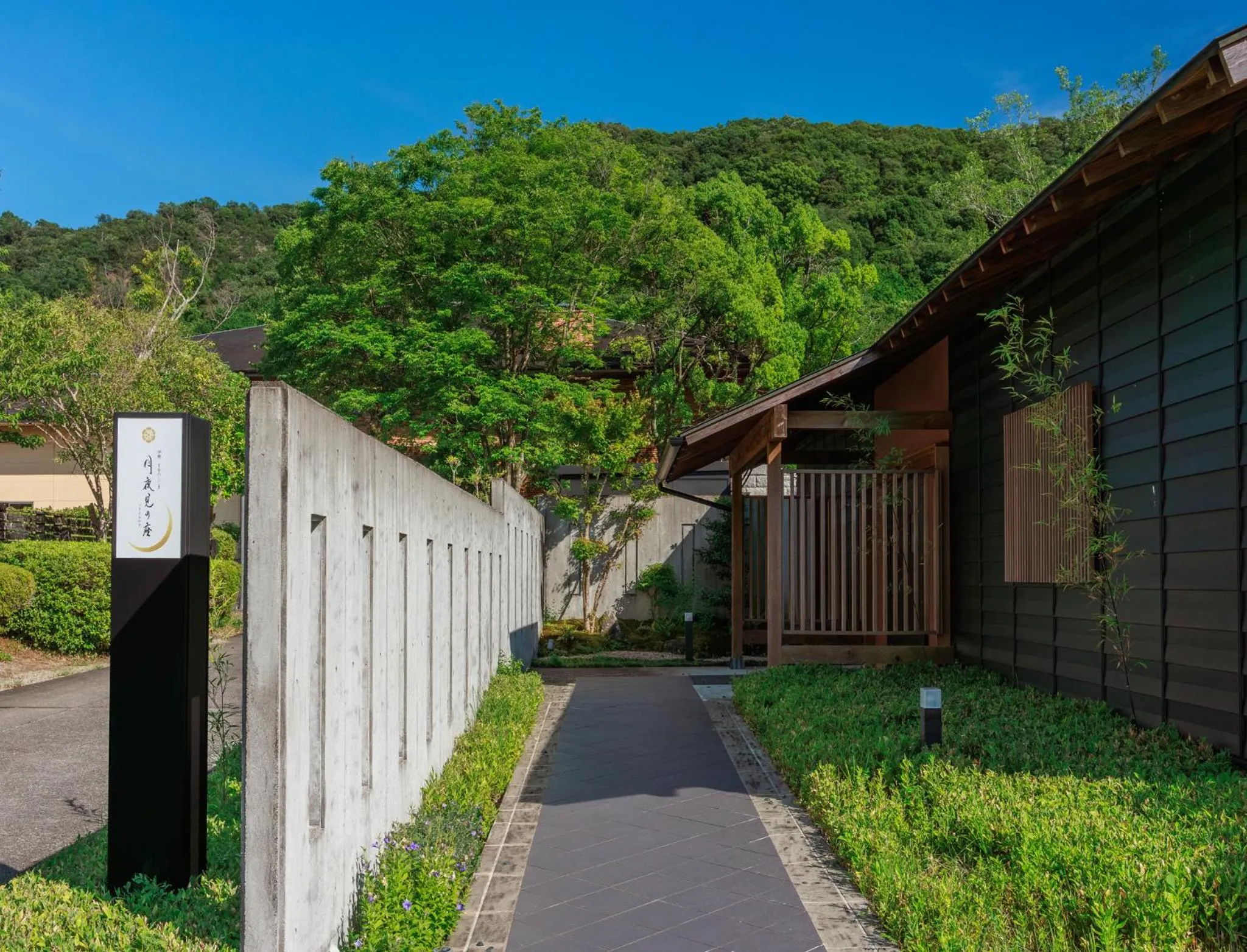 Property building in Tsukiyominoza