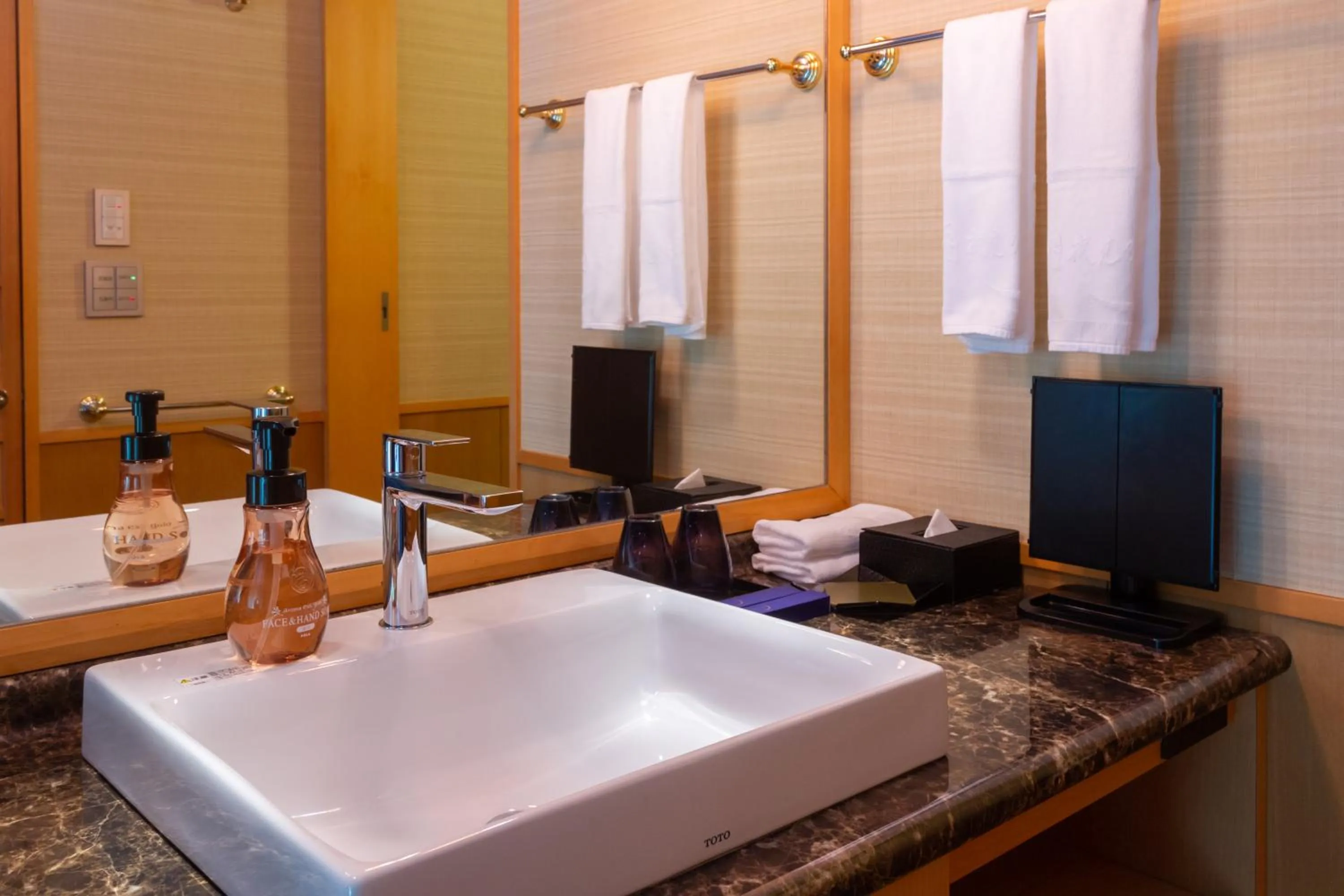 Bathroom in Tsukiyominoza