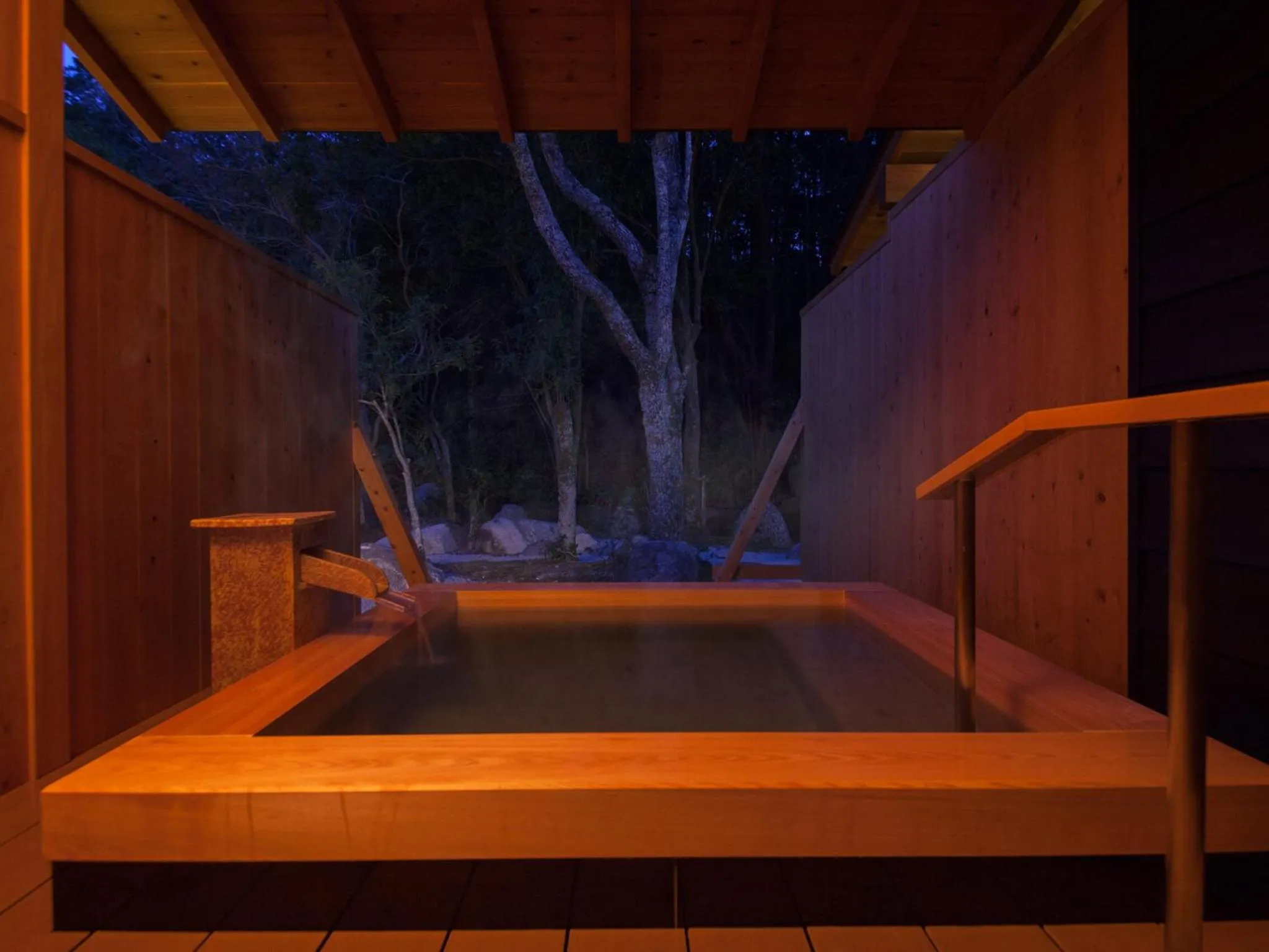 Hot Spring Bath in Tsukiyominoza