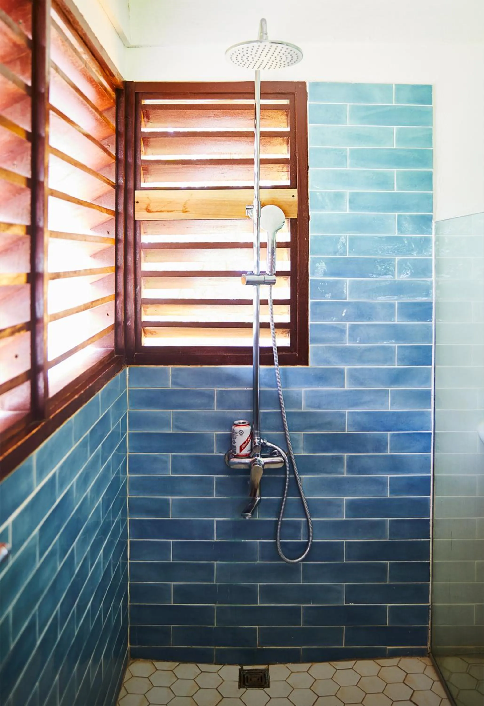 Bathroom in Jakes Hotel