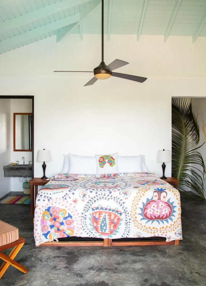 Bedroom in Jakes Hotel