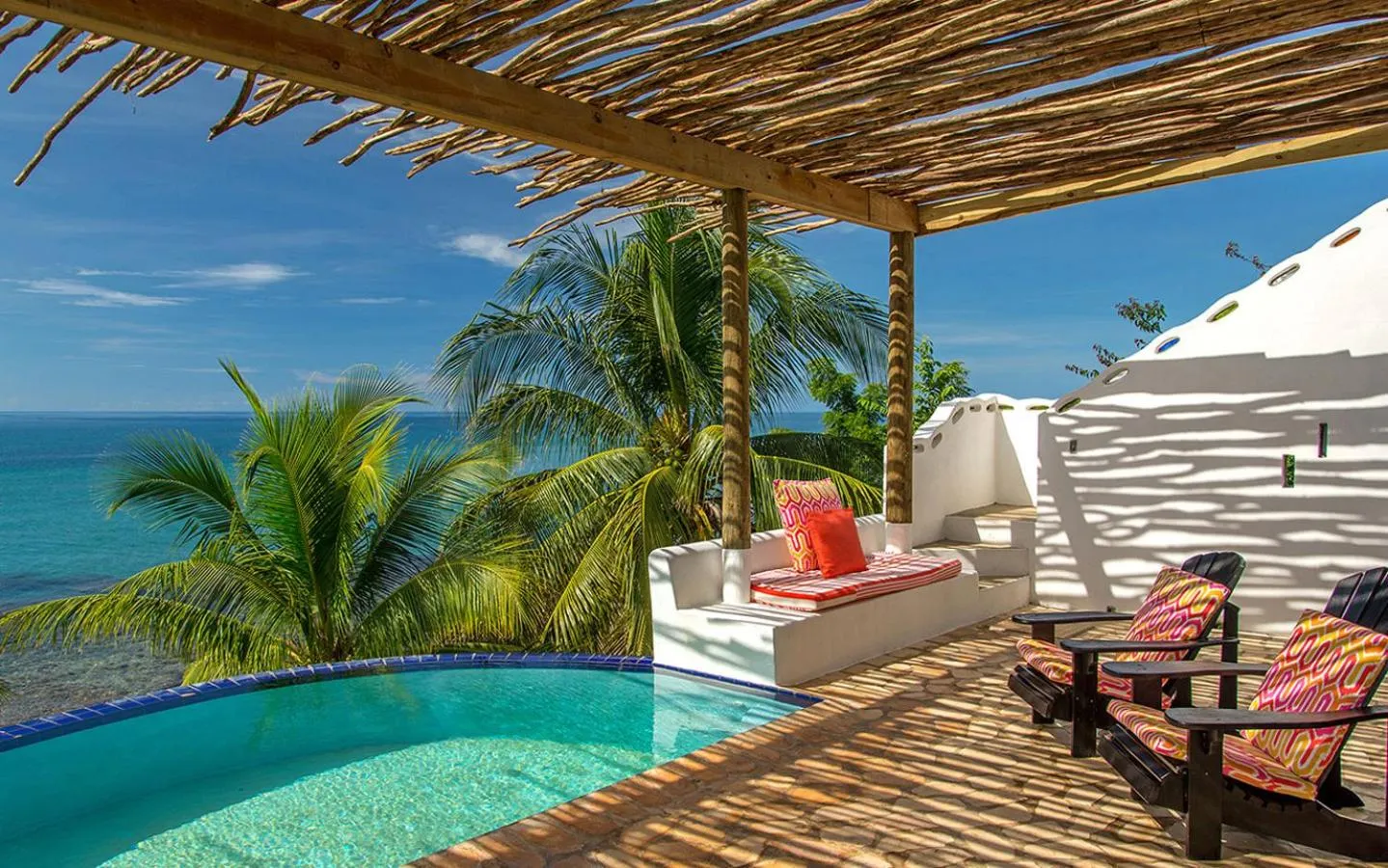 Balcony/Terrace in Jakes Hotel