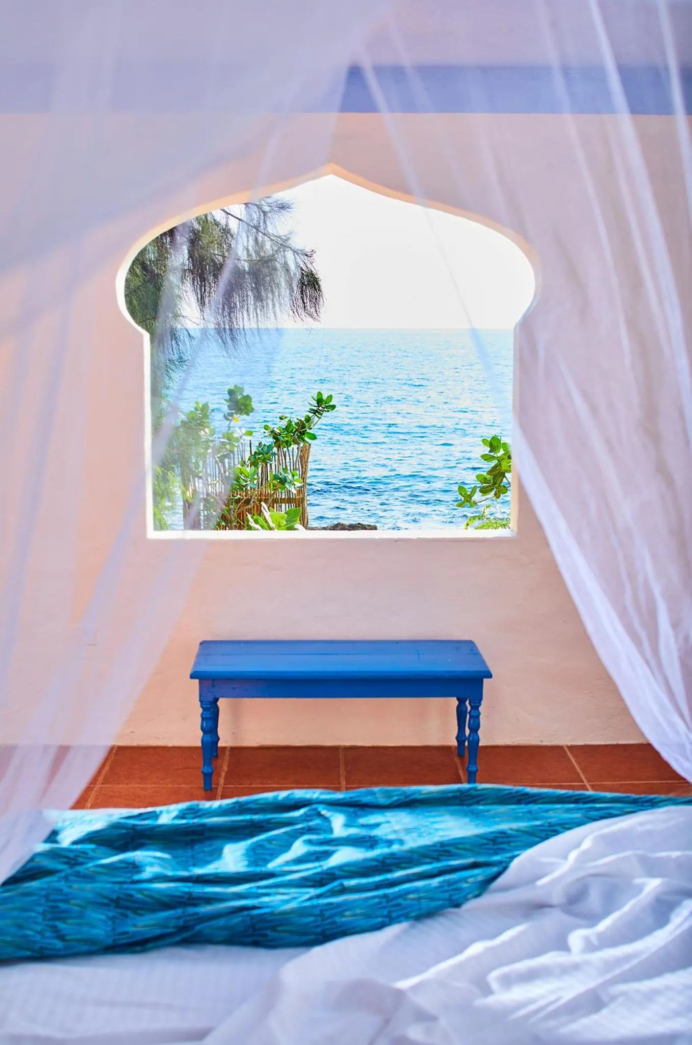 Bedroom in Jakes Hotel