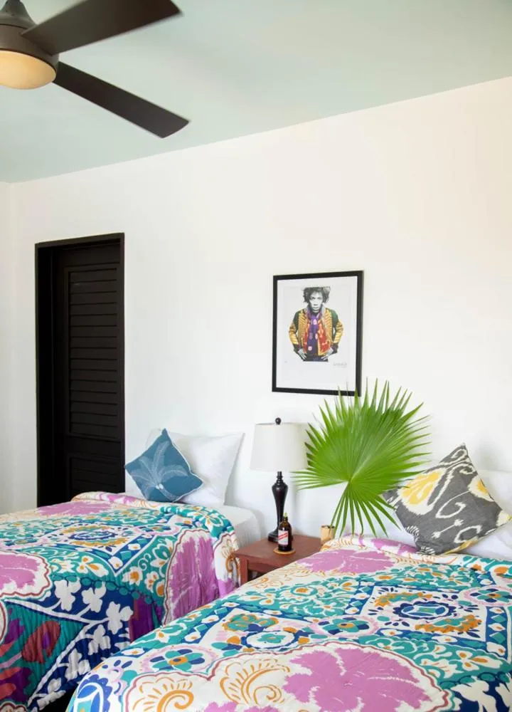 Bedroom in Jakes Hotel