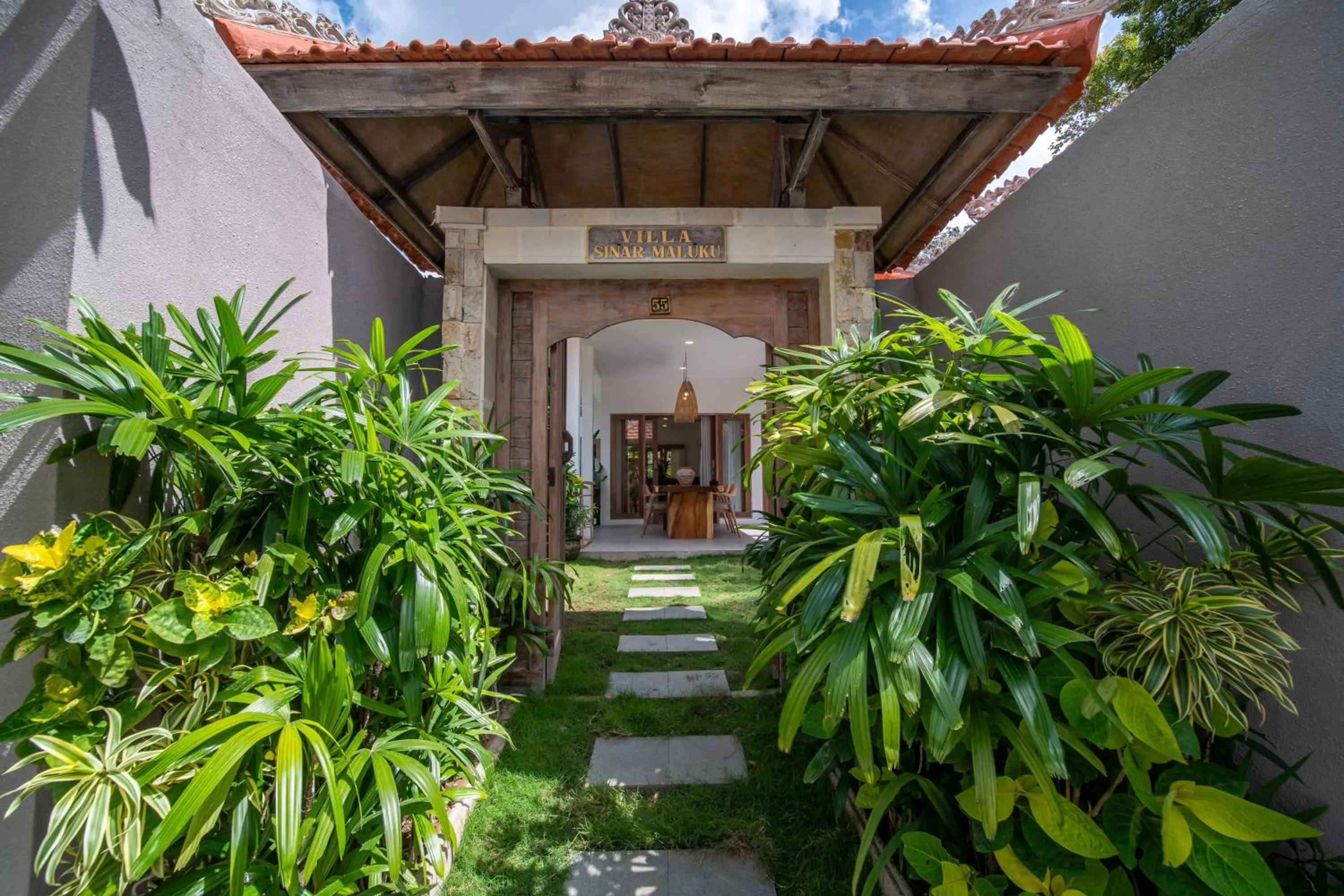 Facade/entrance in Tropical Villa Sinar Maluku