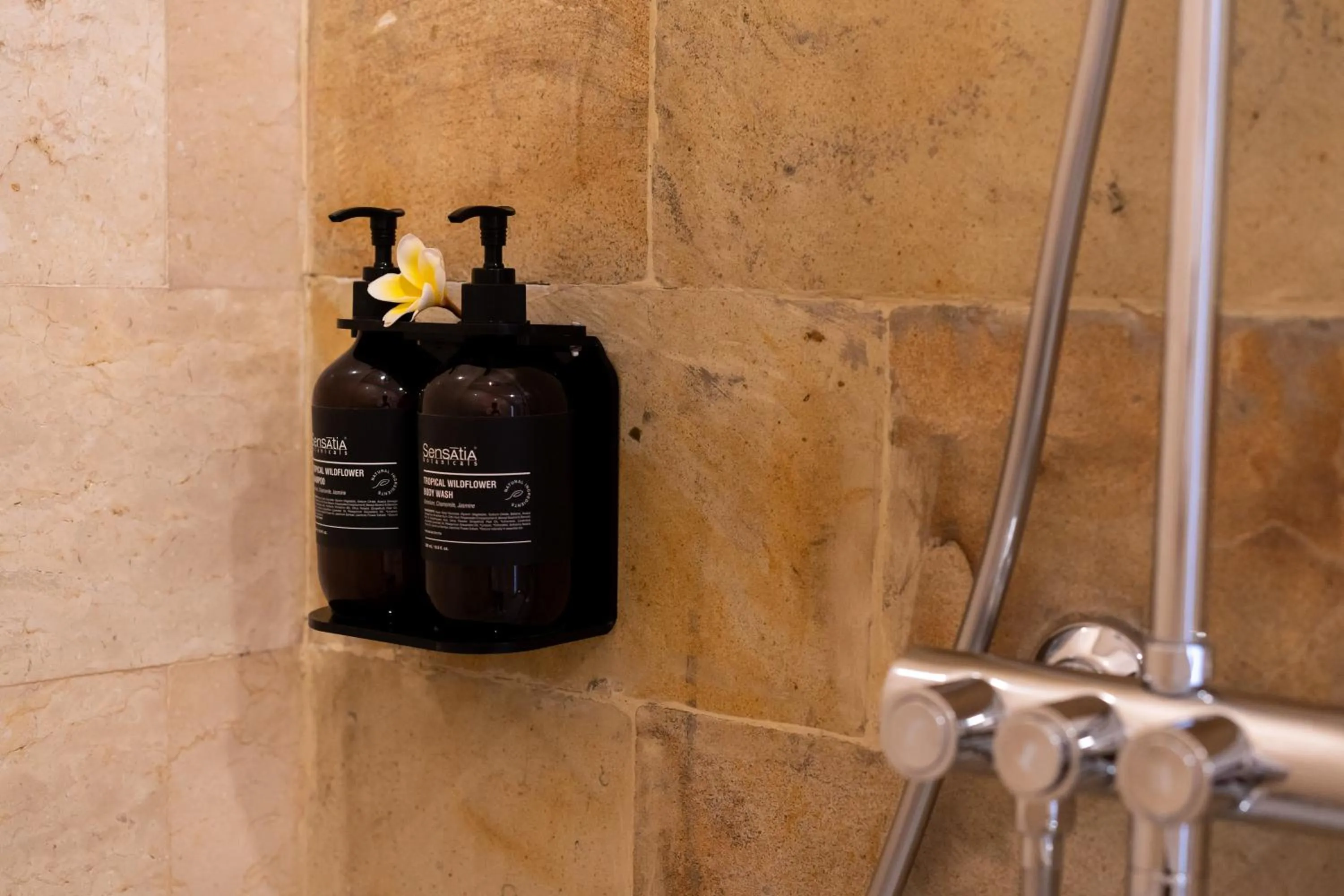 Shower in Tropical Villa Sinar Maluku