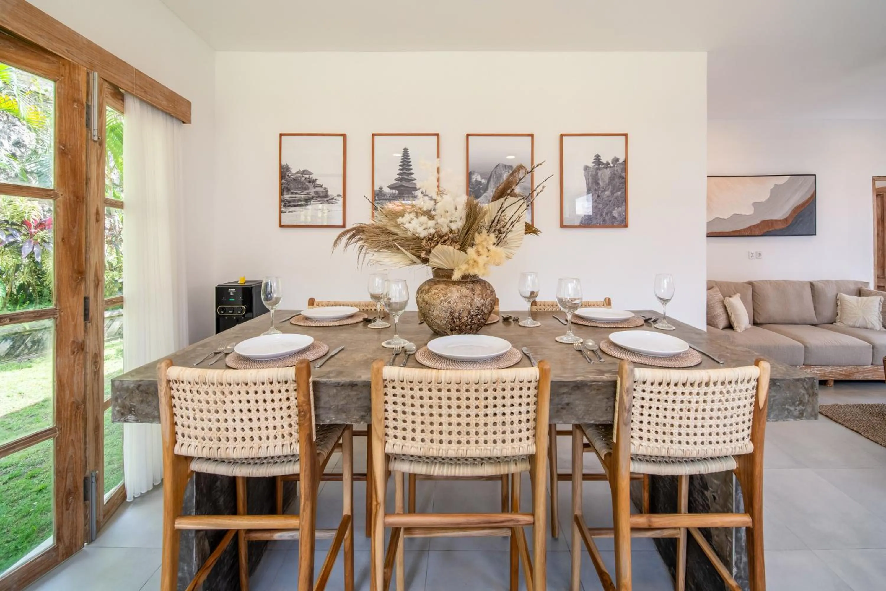 Dining area in Tropical Villa Sinar Maluku