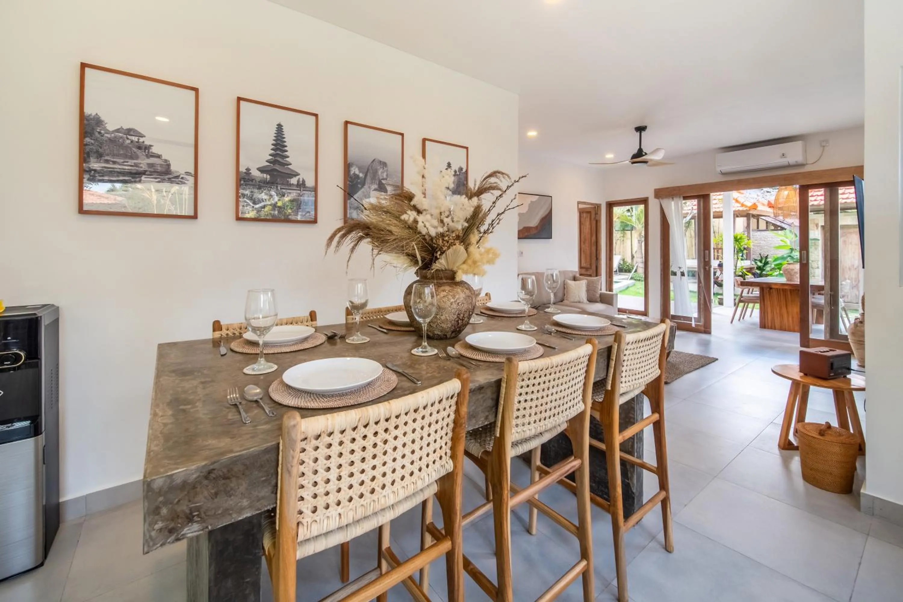 Dining area in Tropical Villa Sinar Maluku