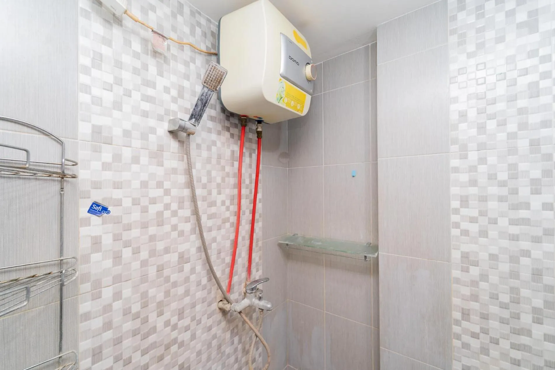 Shower in RedLiving Apartemen Gateway Cicadas - DB Room
