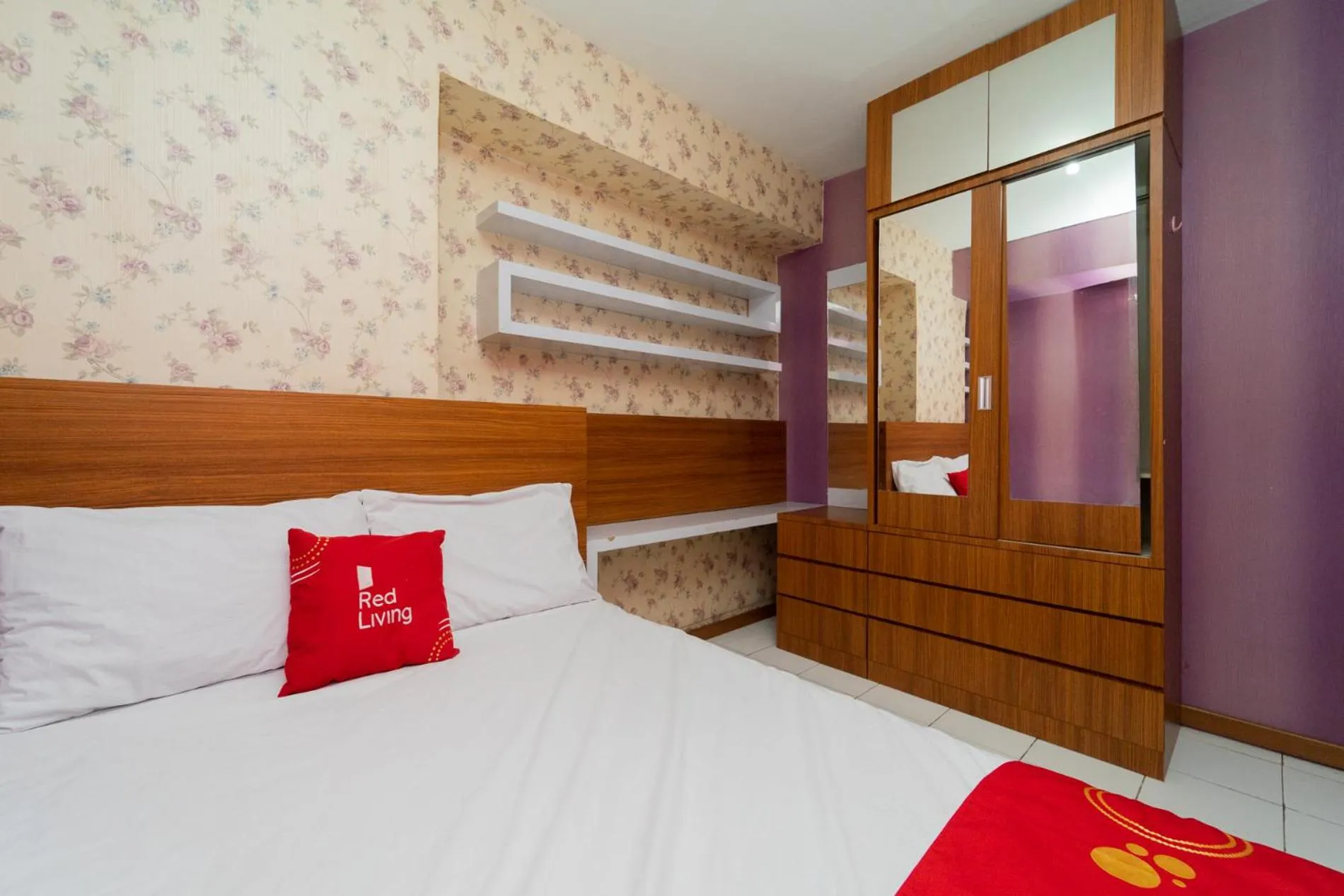 Bedroom, Bed in RedLiving Apartemen Gateway Cicadas - DB Room