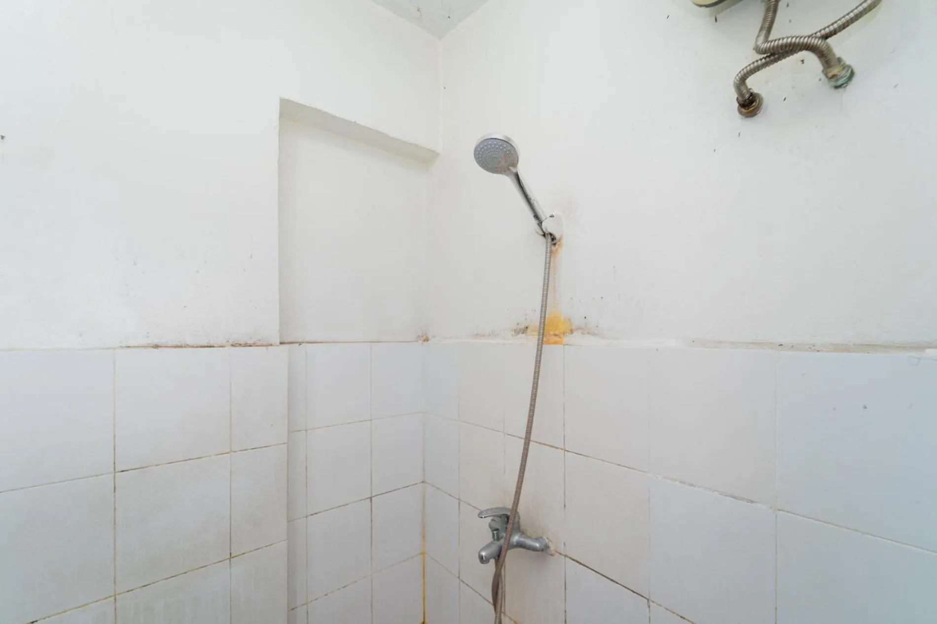 Shower in RedLiving Apartemen Gateway Cicadas - DB Room