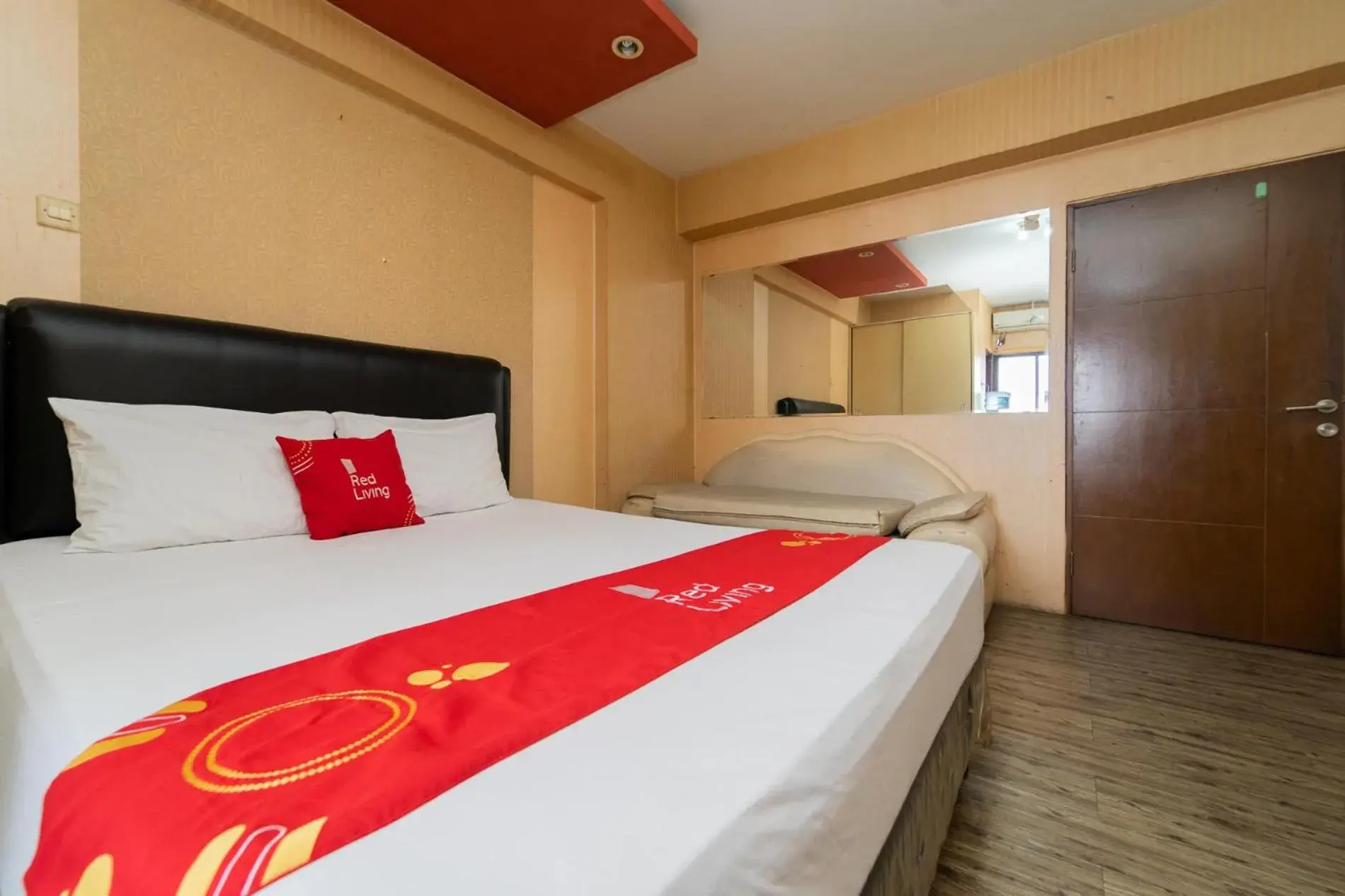 Studio Apartment in RedLiving Apartemen Gateway Cicadas - DB Room Studio Apartment in RedLiving Apartemen Gateway Cicadas - DB Room