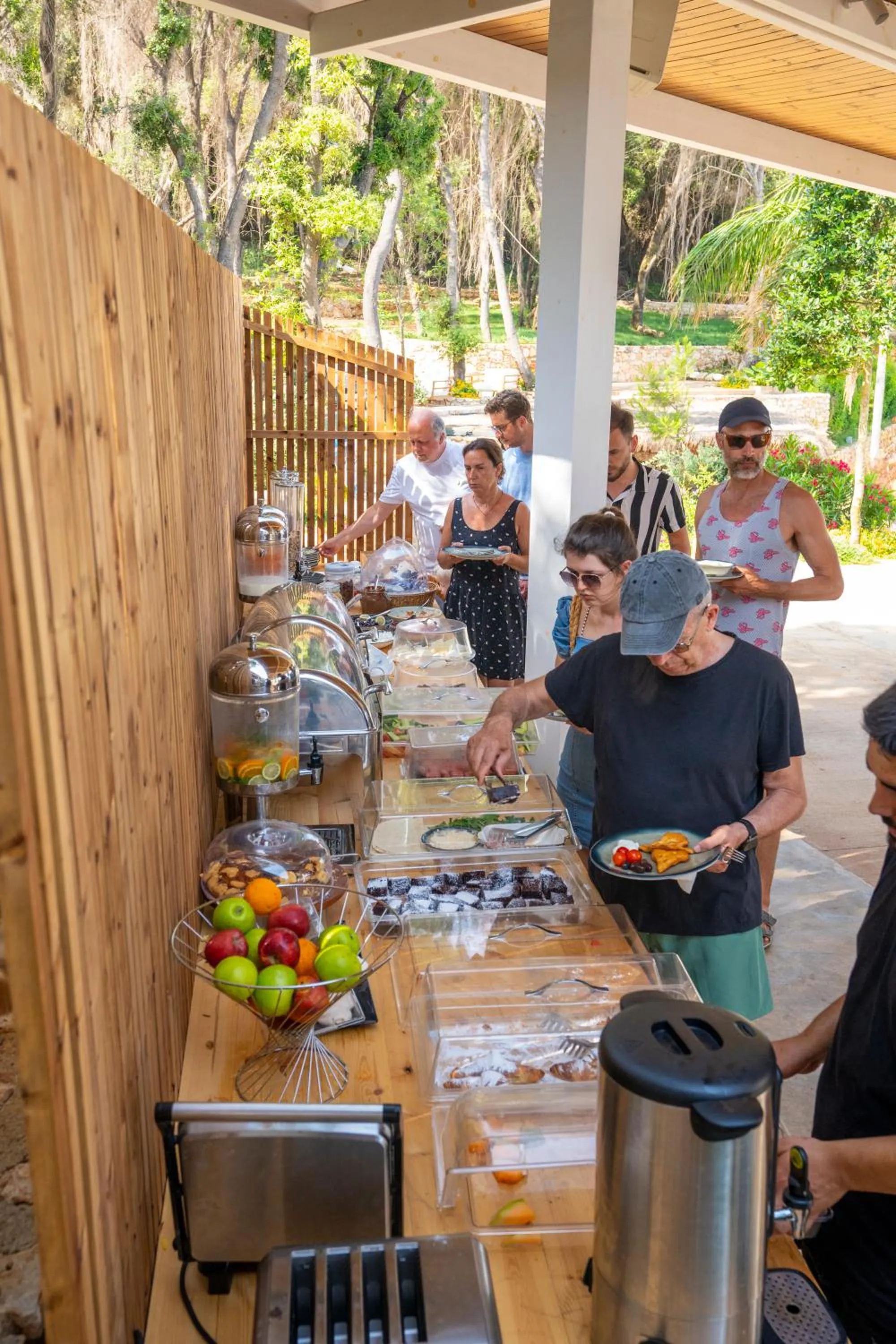 Restaurant/places to eat in Arameras Beach Resort