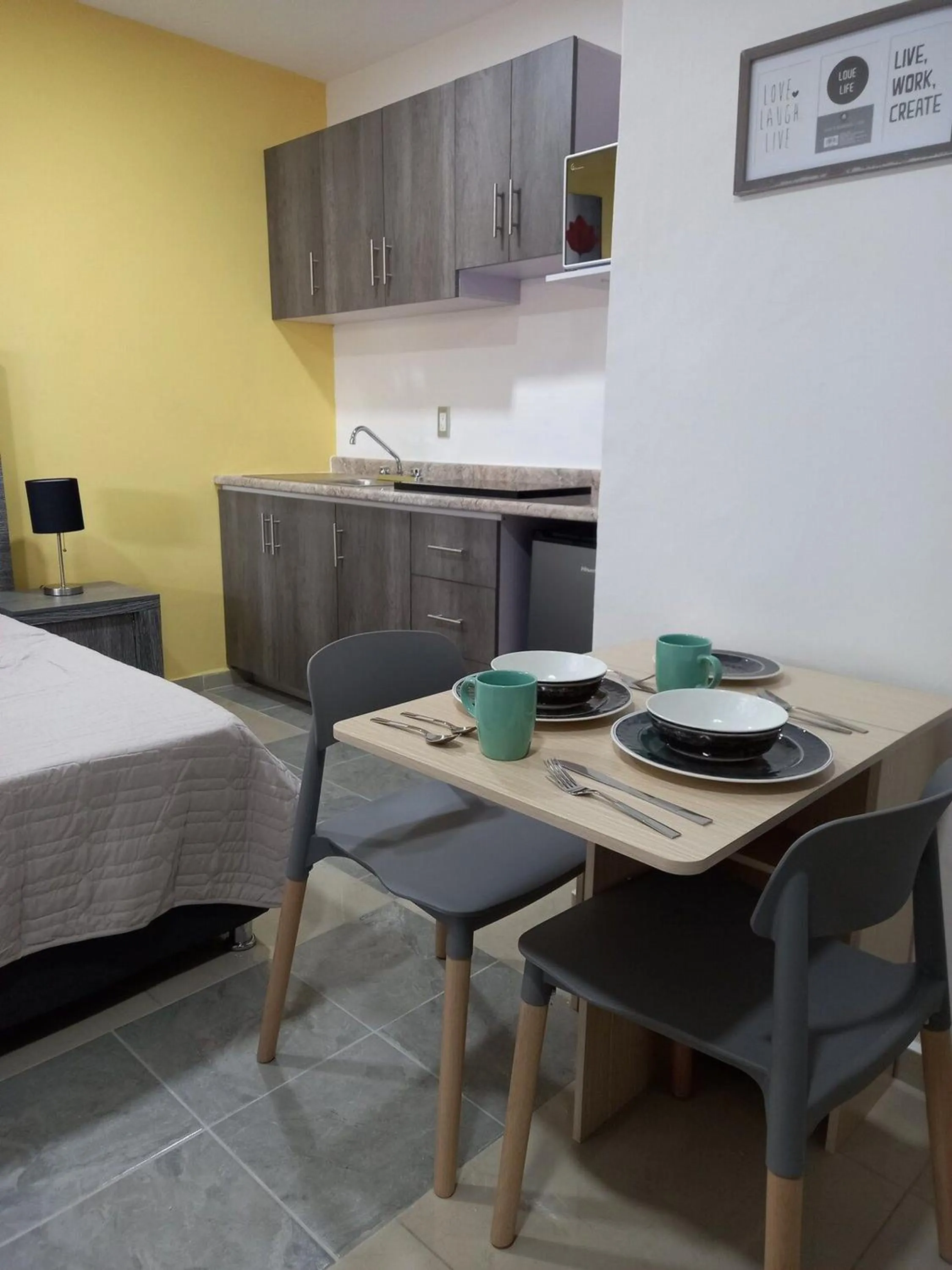 Kitchen or kitchenette in Capital O Tu Estancia