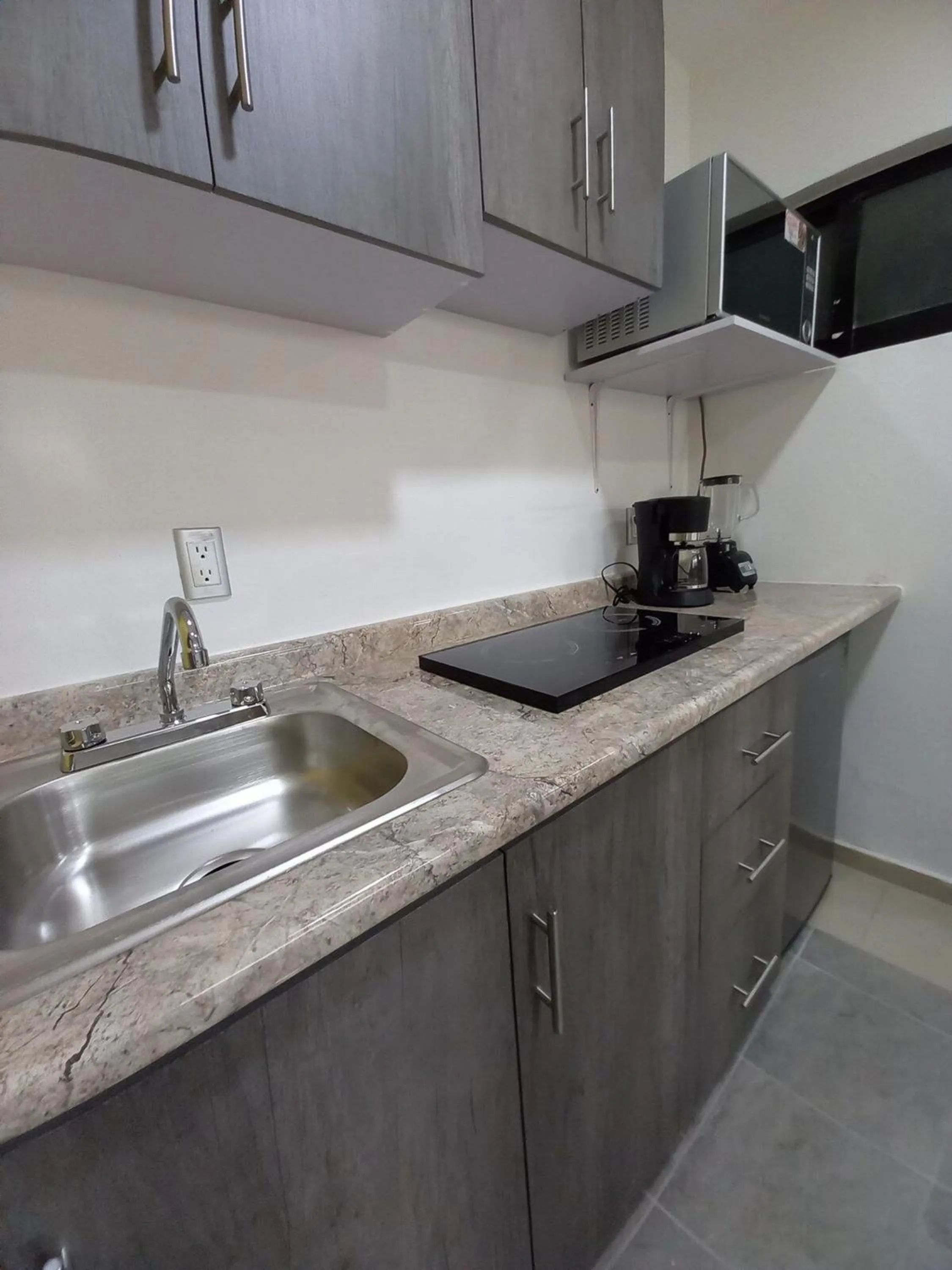 Kitchen or kitchenette in Capital O Tu Estancia