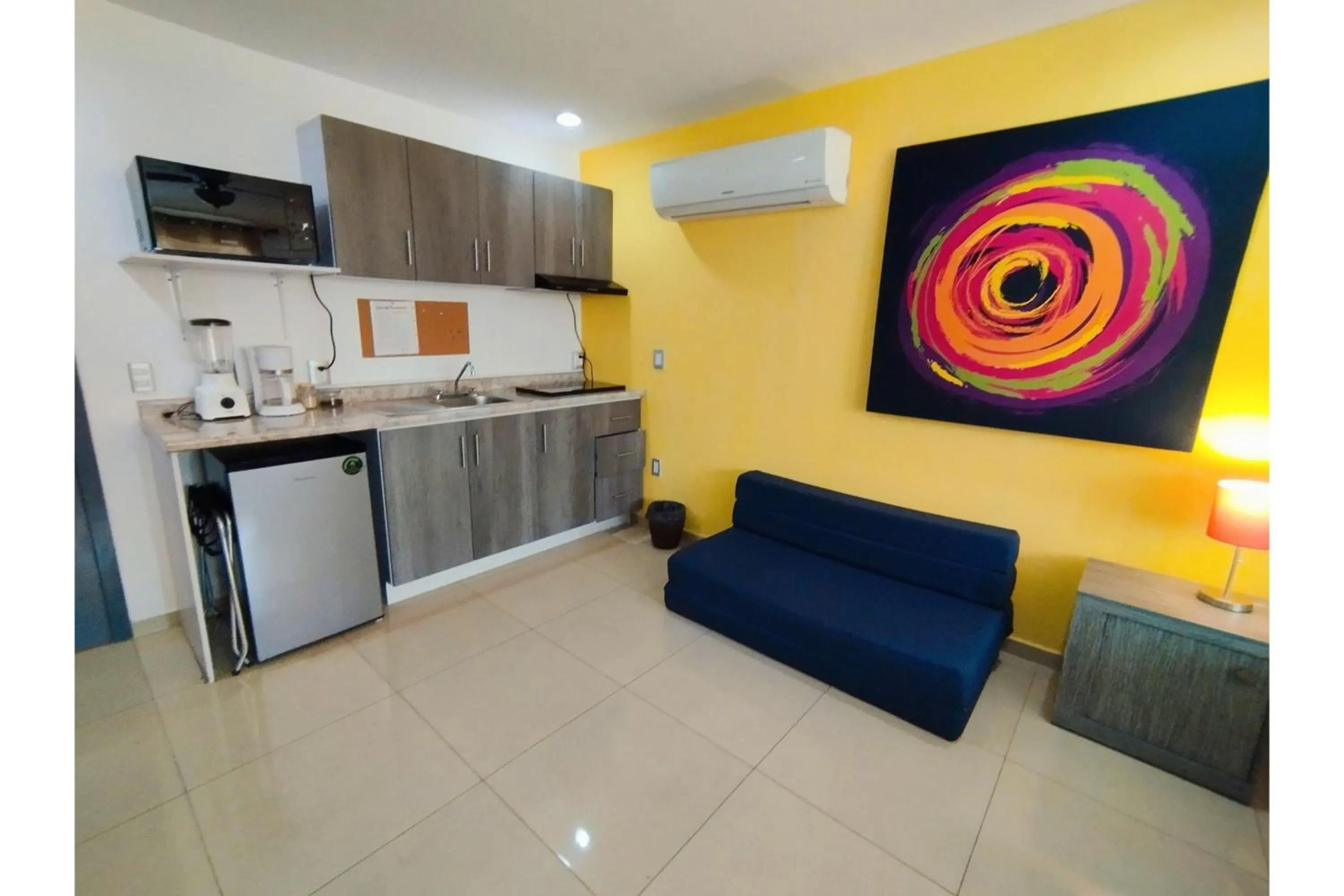 Kitchen or kitchenette in Capital O Tu Estancia