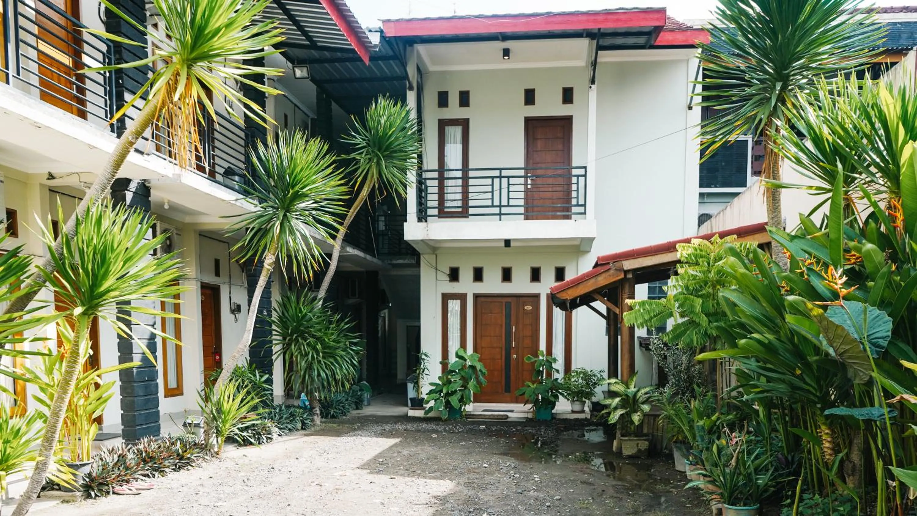 Property building in RedDoorz at Ampenan Mataram Lombok