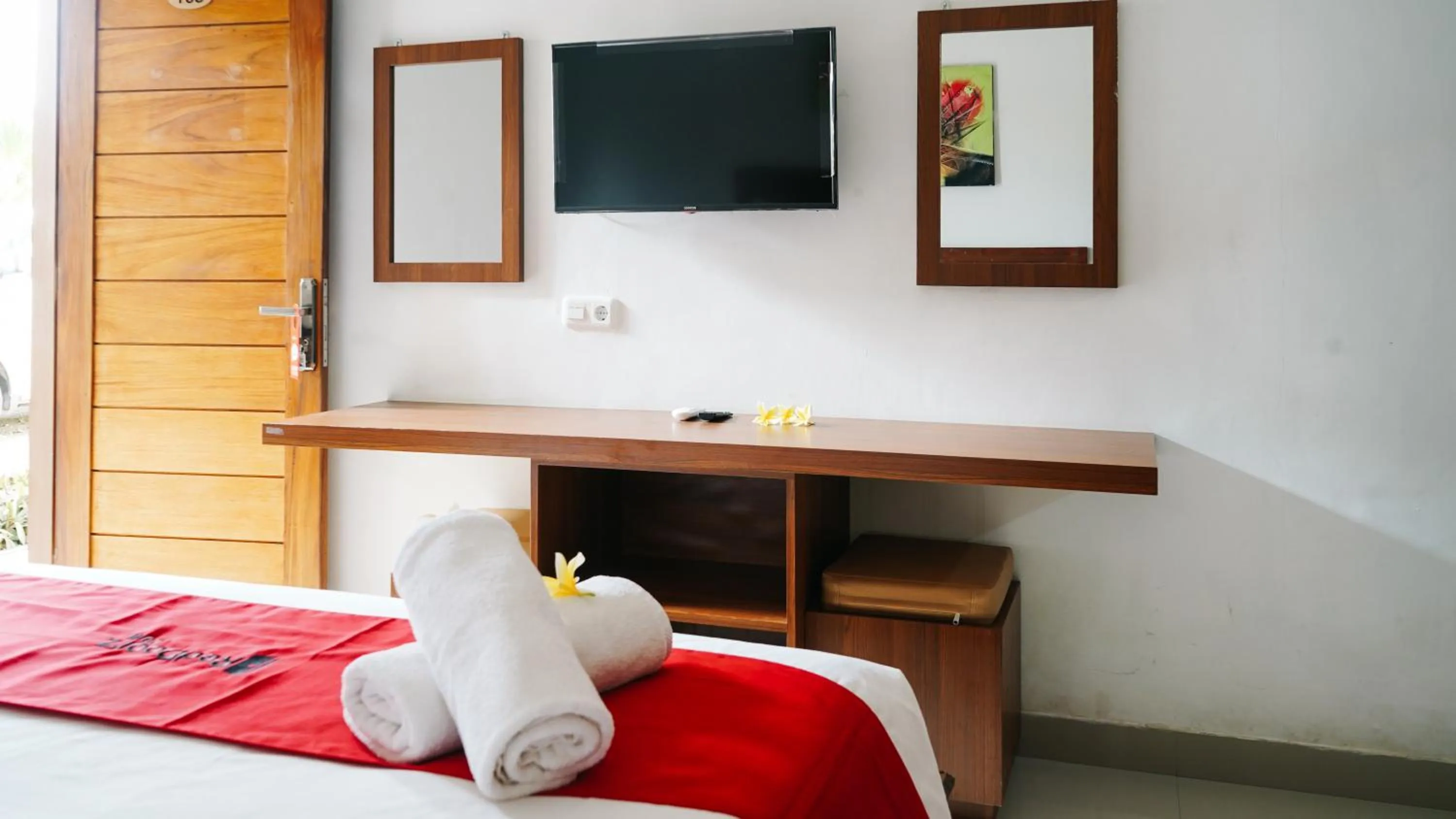 TV and multimedia, Bed in RedDoorz at Ampenan Mataram Lombok