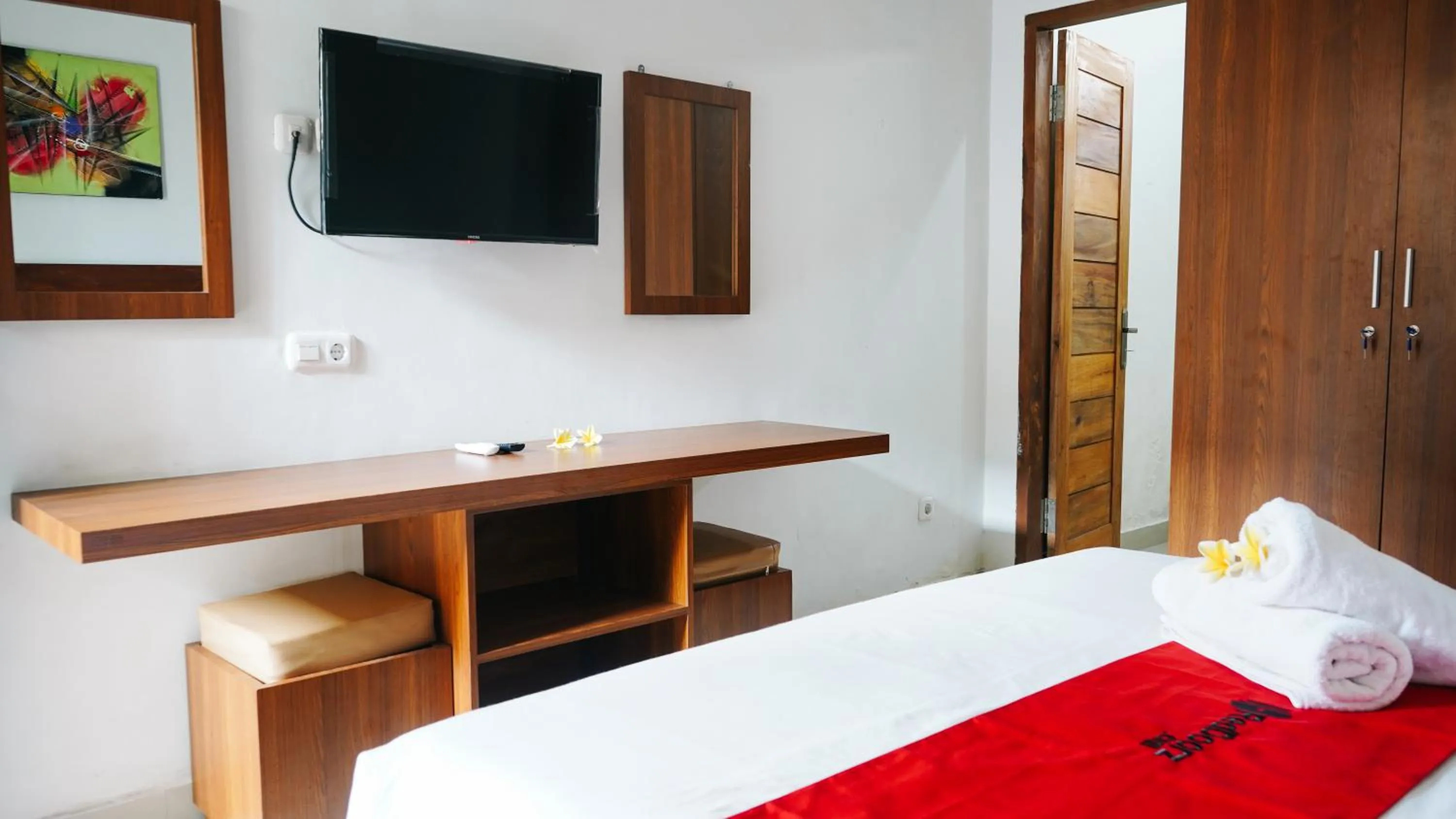 TV and multimedia, Bed in RedDoorz at Ampenan Mataram Lombok