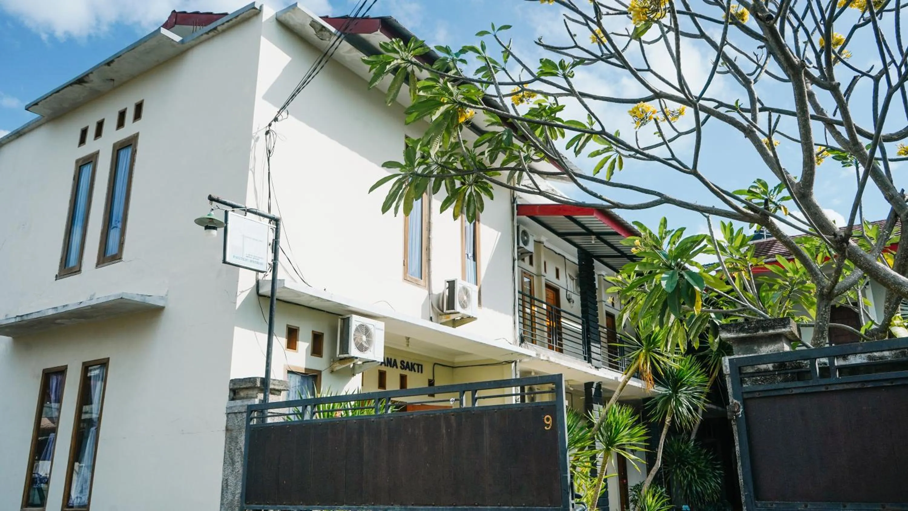 Property building in RedDoorz at Ampenan Mataram Lombok