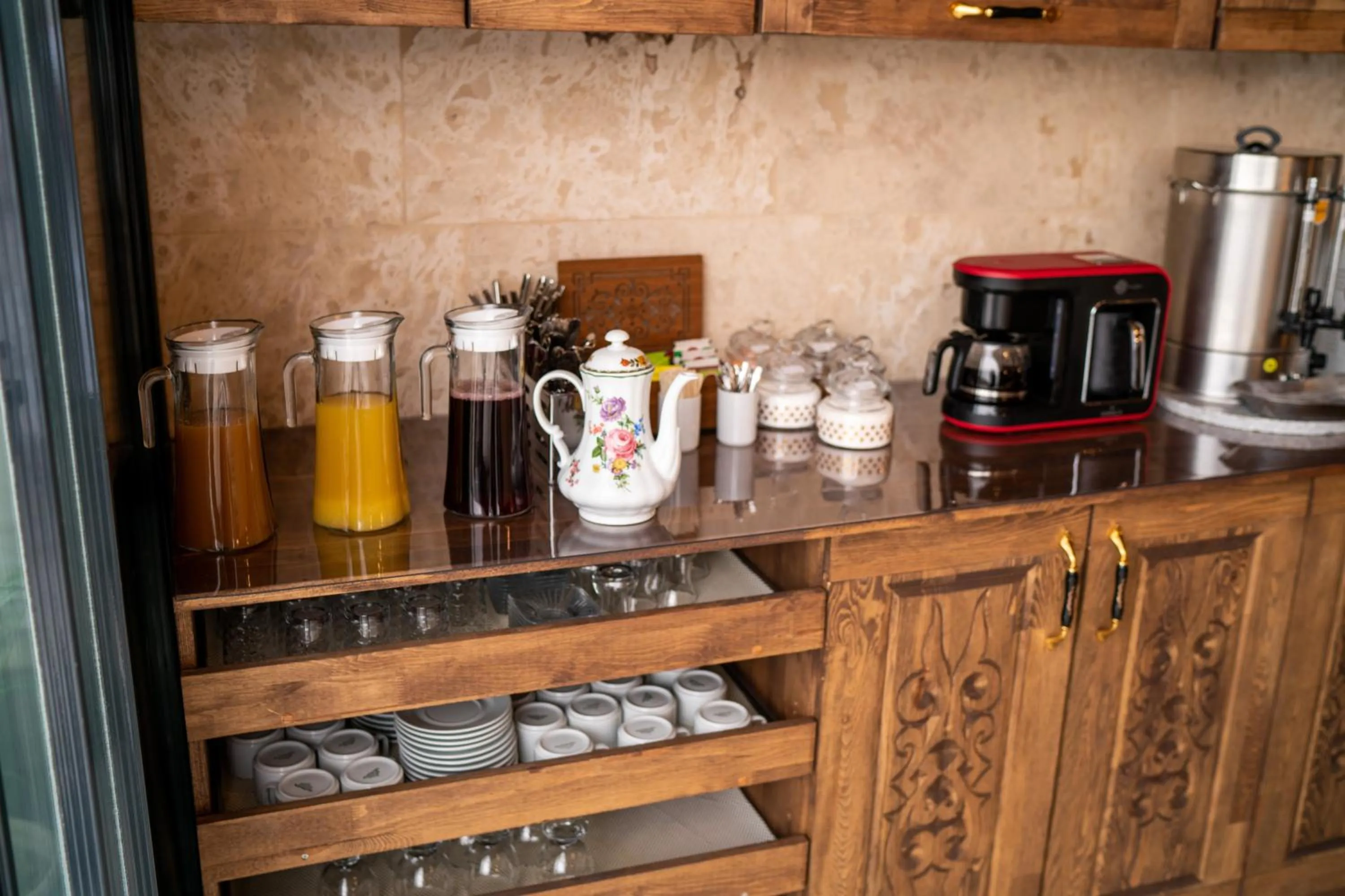 Coffee/tea facilities in Volare Stone Hotel