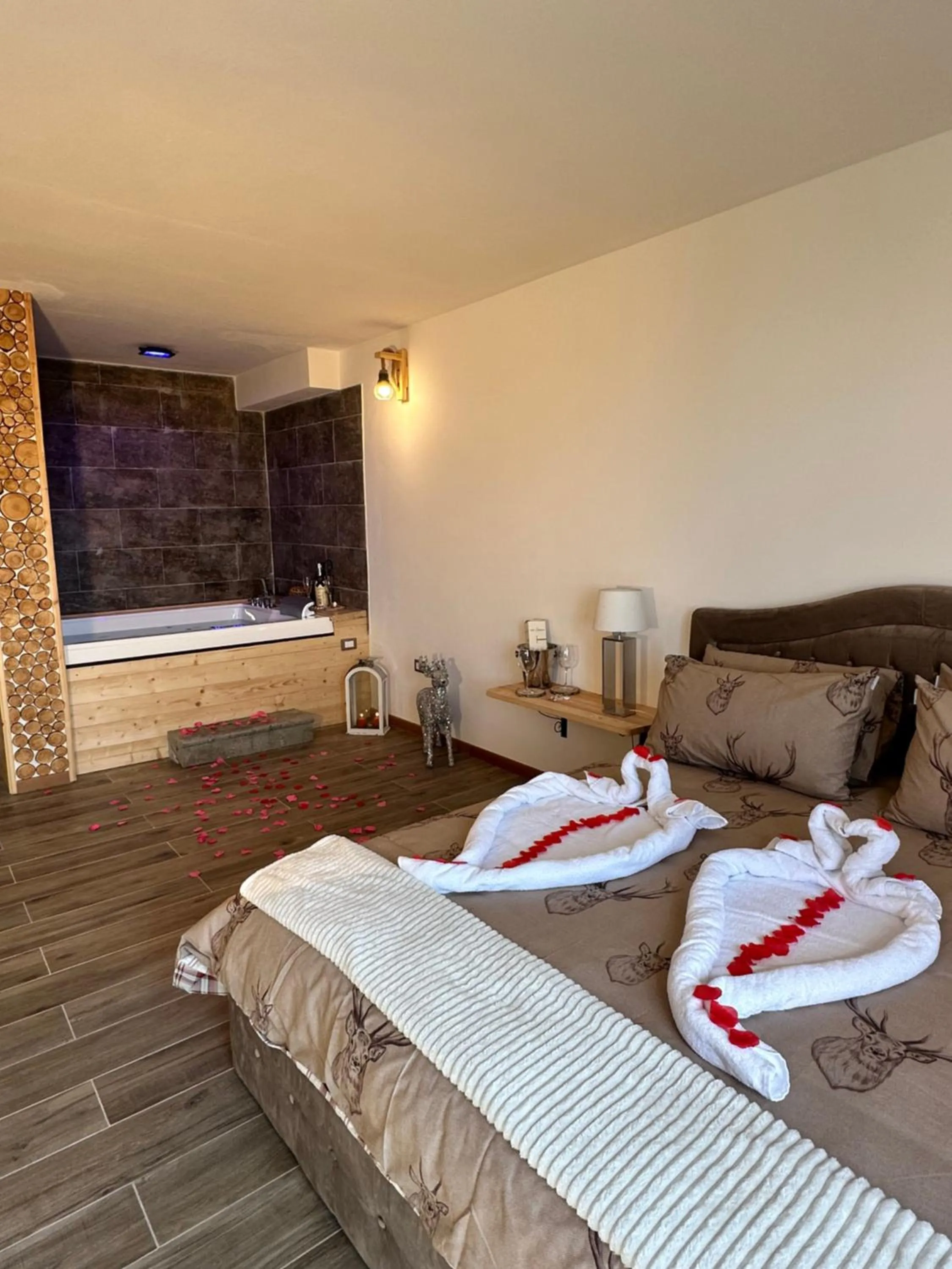 Photo of the whole room, Bed in Residenza Riva Wellness Apartment Spa