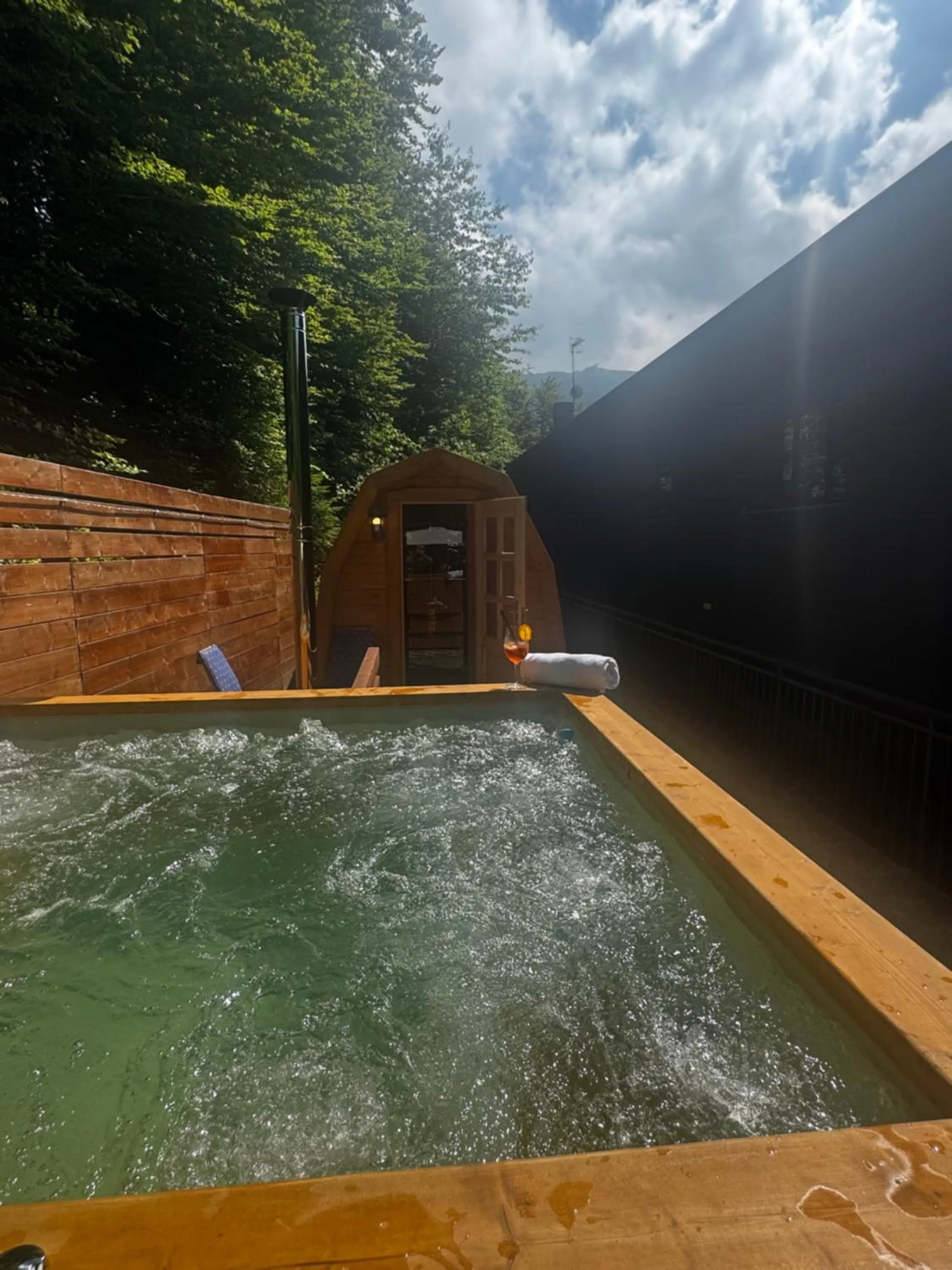 Hot Tub in Residenza Riva Wellness Apartment Spa