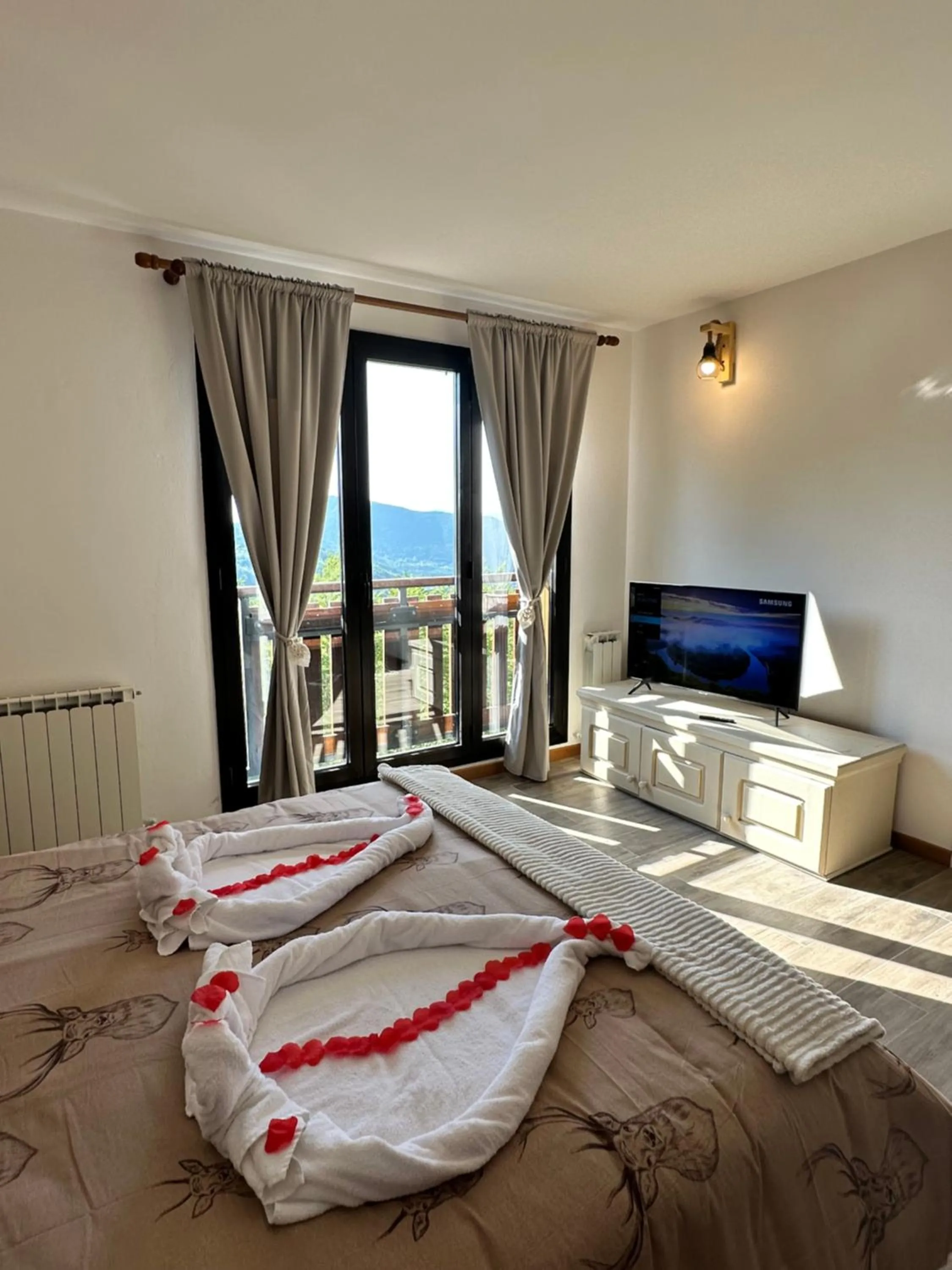 Photo of the whole room, Bed in Residenza Riva Wellness Apartment Spa