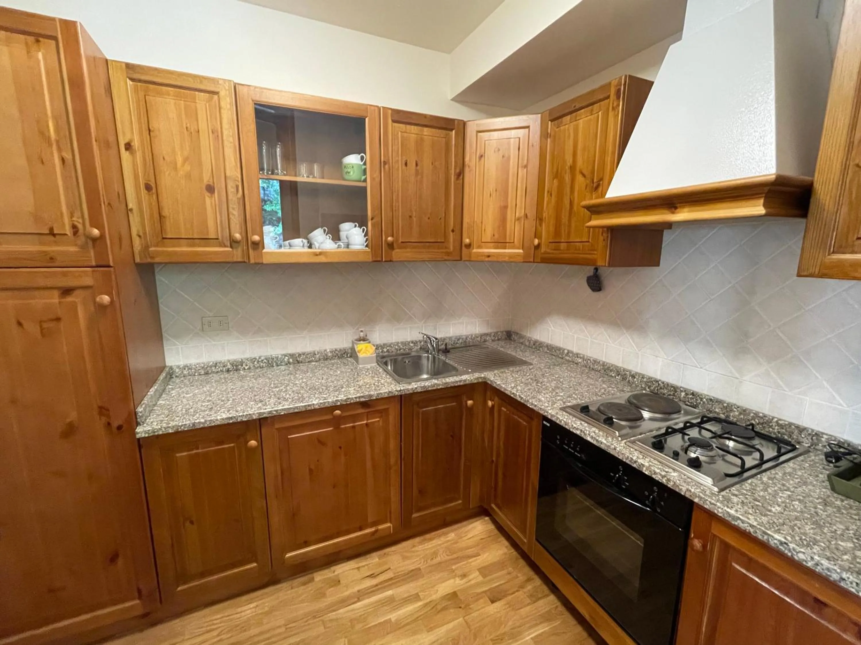 Kitchen or kitchenette in Residenza Riva Wellness Apartment Spa