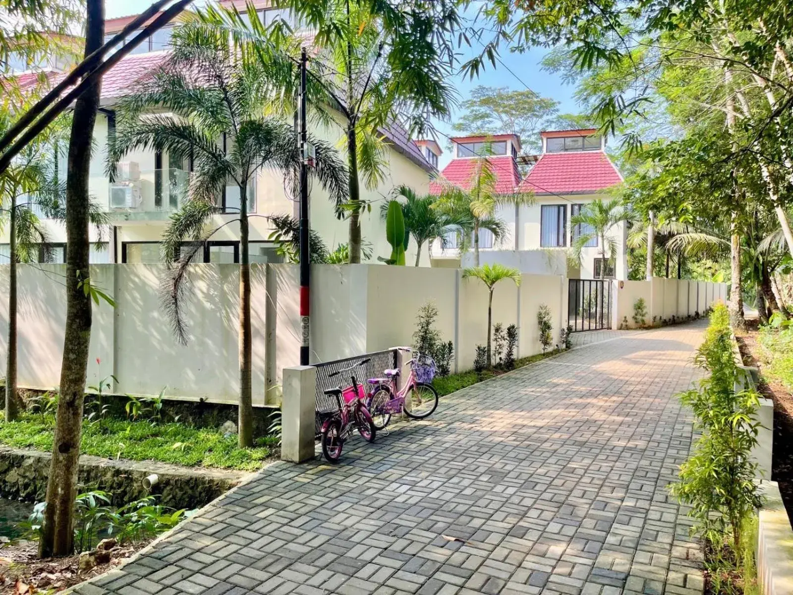 Facade/entrance in De Residence Pangandaran by Mabano Estates Facade/entrance in De Residence Pangandaran by Mabano Estates