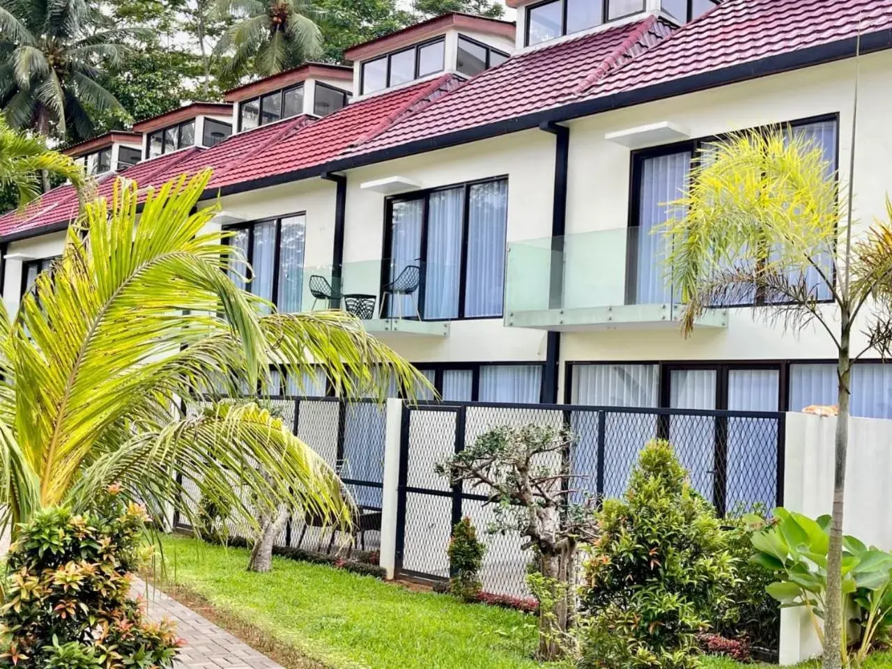 Garden in De Residence Pangandaran by Mabano Estates Garden in De Residence Pangandaran by Mabano Estates