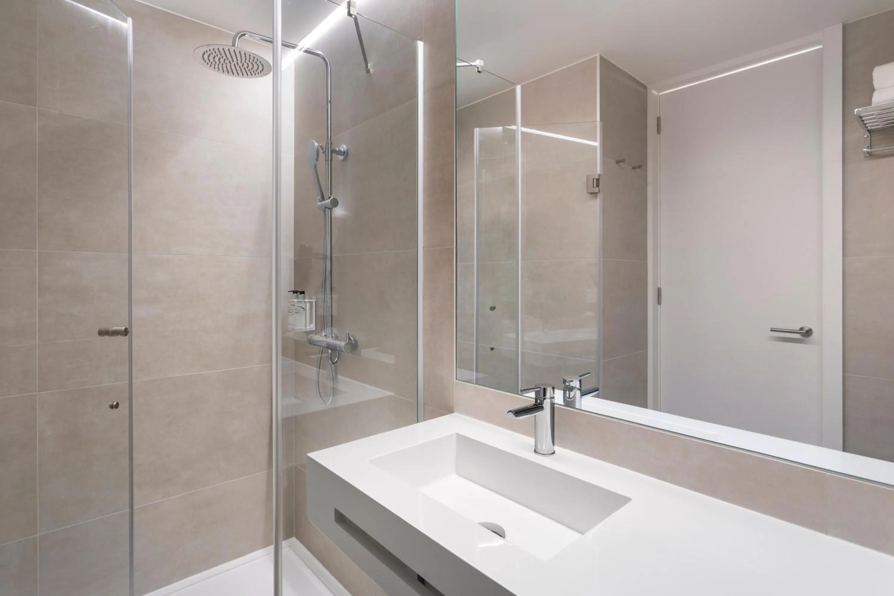 Shower in B&B HOTEL Santo Tirso