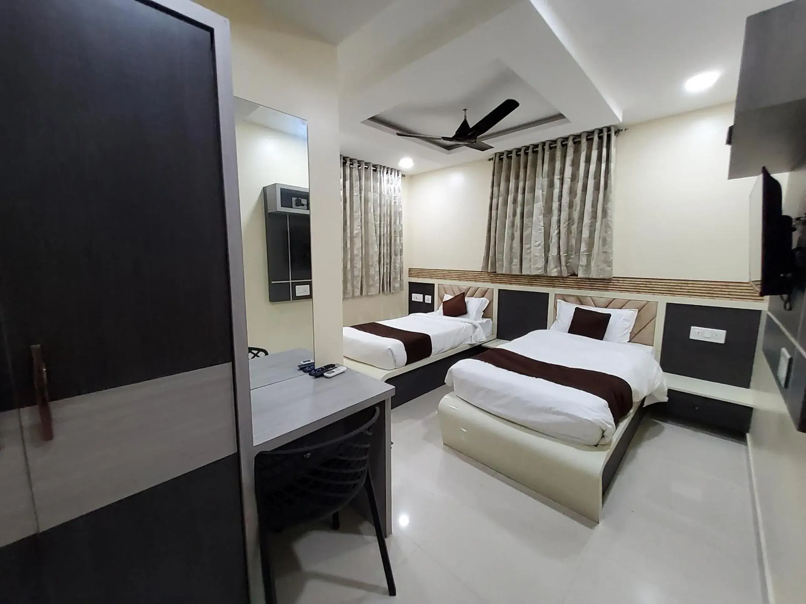 Photo of the whole room, Bed in Kings Palace Photo of the whole room, Bed in Kings Palace