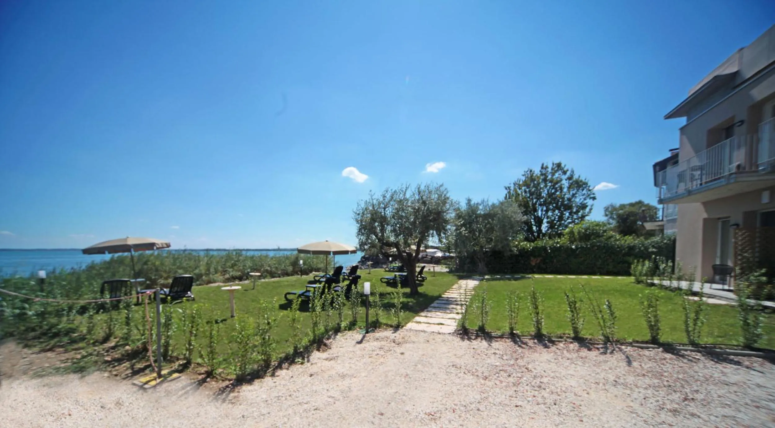 Smeraldo dip Villa Canneto